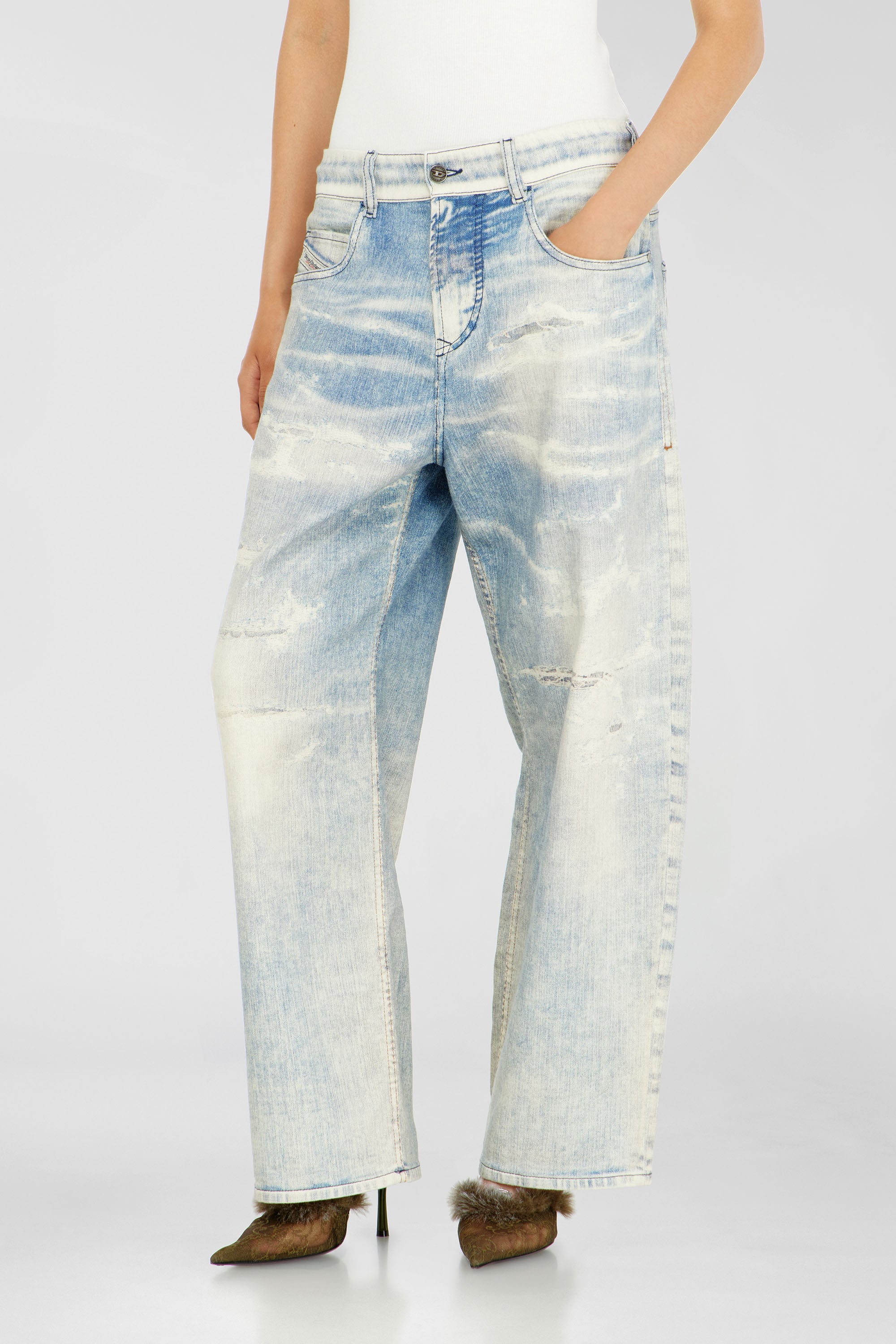 Diesel - Relaxed 2097 D-Enim-M Joggjeans&reg; 068XM Mixte, Bleu Clair - Image 2