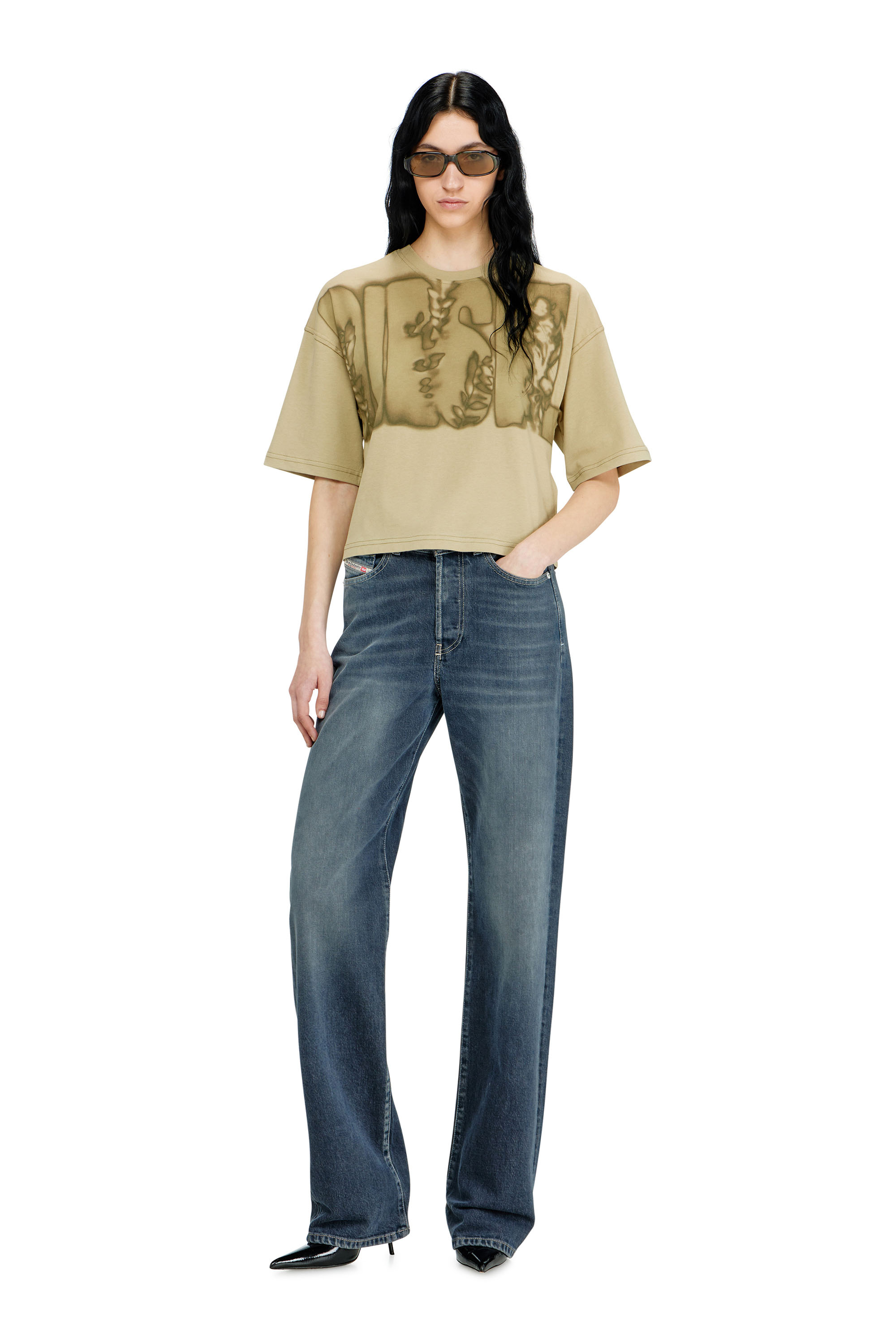 Diesel - T-CROPYN-AA1, T-shirt courte avec impression num&eacute;rique Femme in Vert - 2