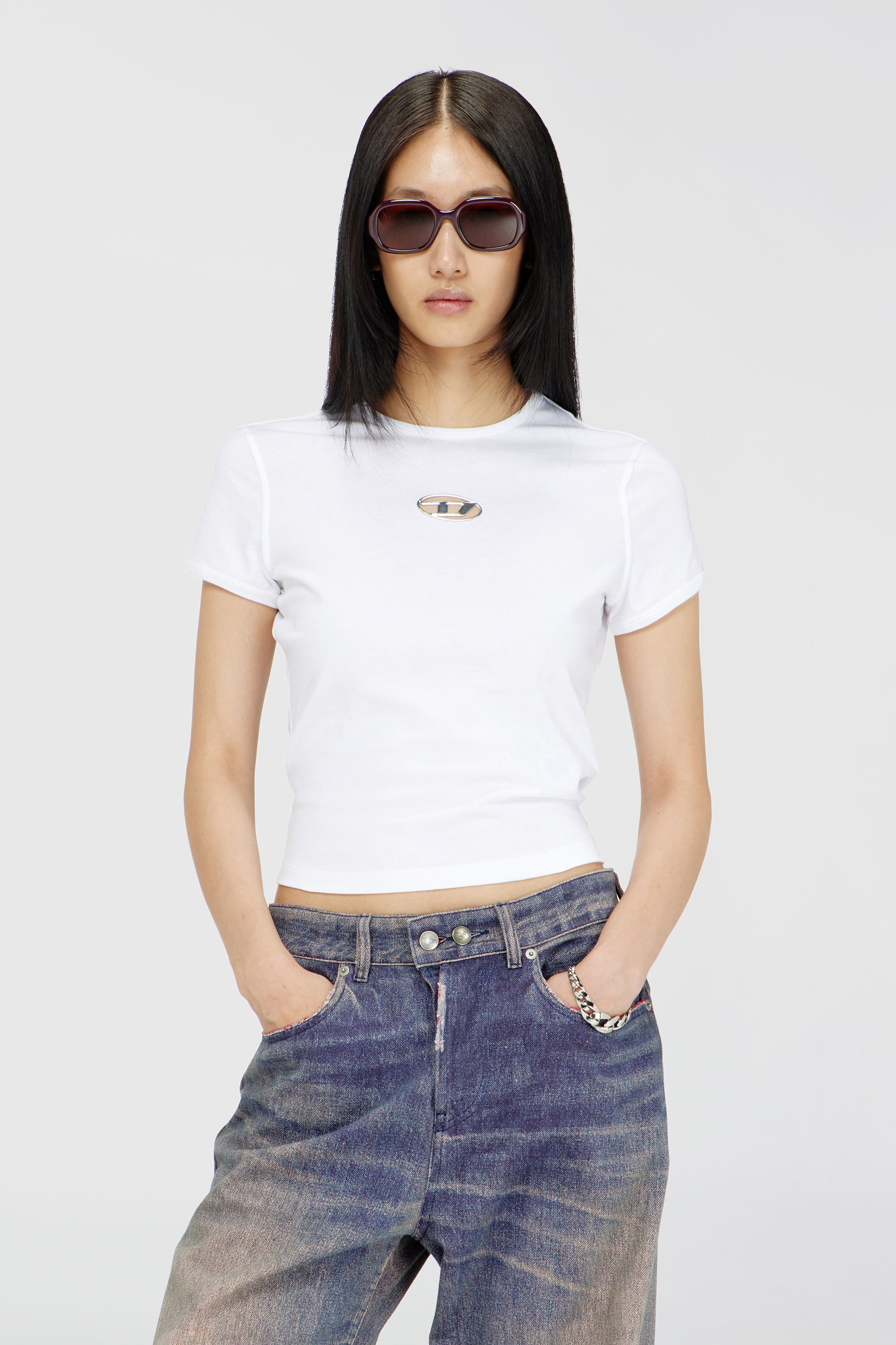 Diesel - T-UNCUTIE-LONG-OD-Q1, T-shirt slim fit avec cut-out Oval D Femme in Blanc - 1