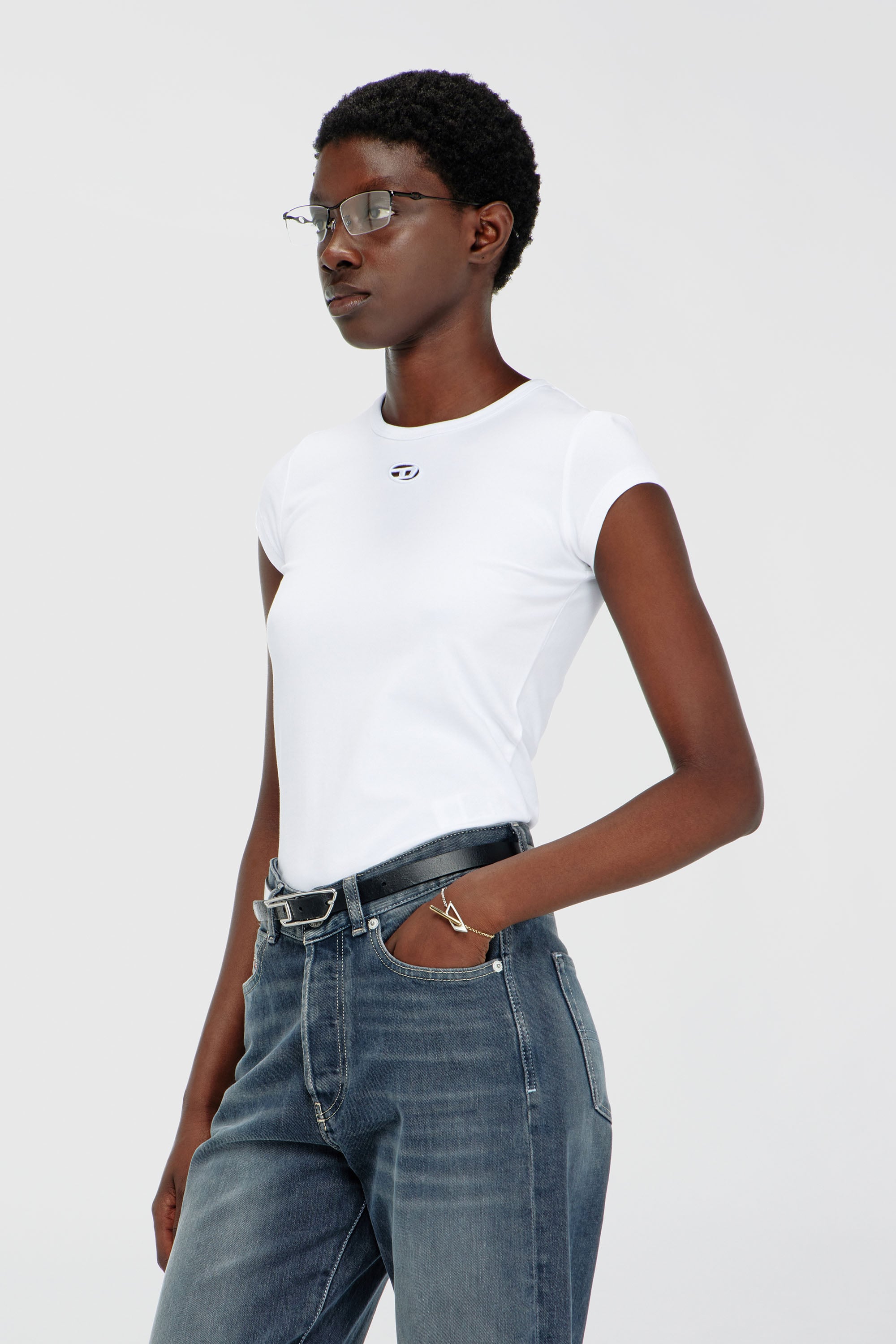 Diesel - T-ANGIE-OD, T-shirt avec logo d&eacute;coup&eacute; brod&eacute; Femme in Blanc - 1