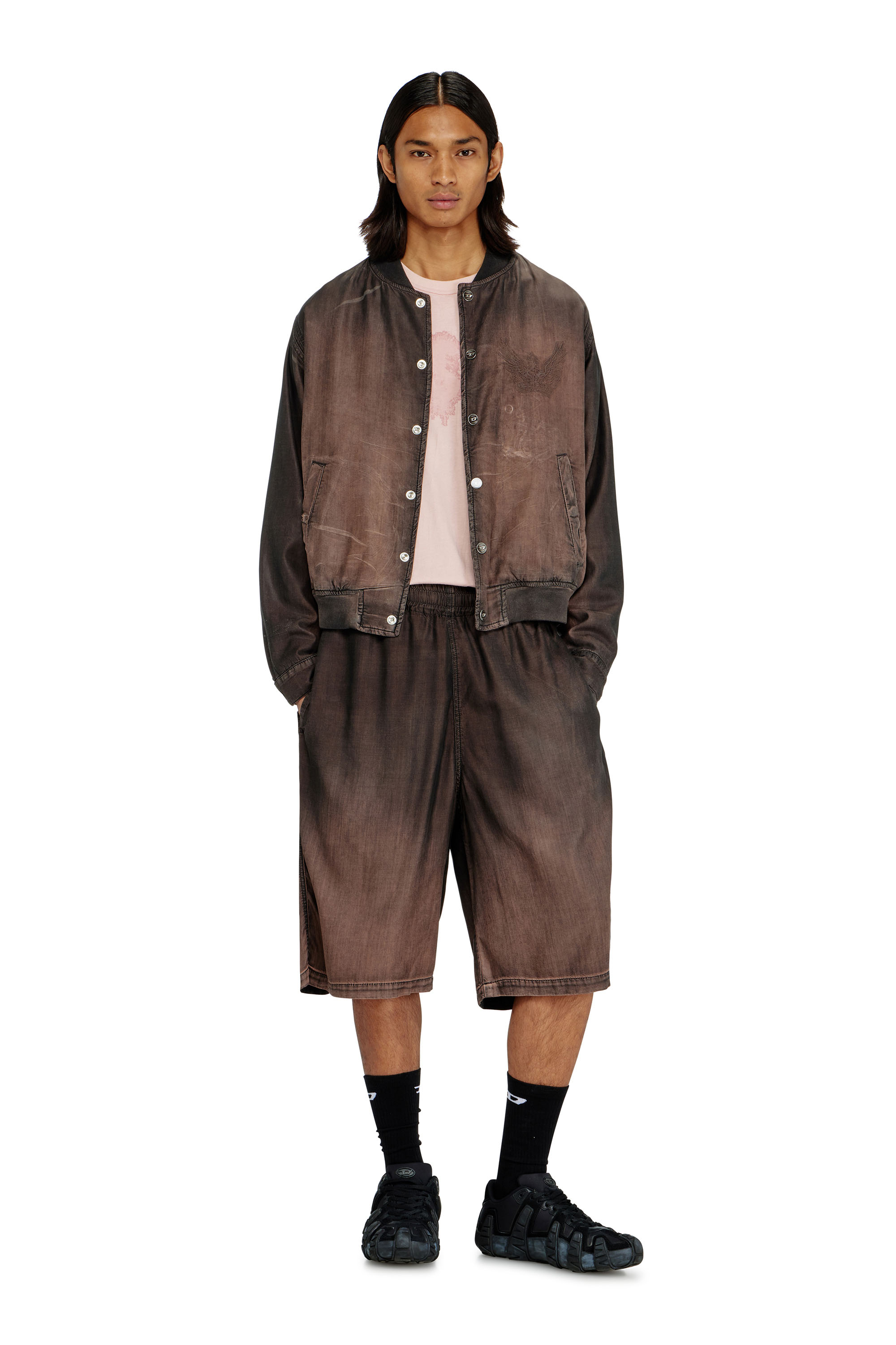 Diesel - D-RODER-SHORT-S, Bermuda d&eacute;contract&eacute; en denim enduit fluide Mixte in Marron - 2