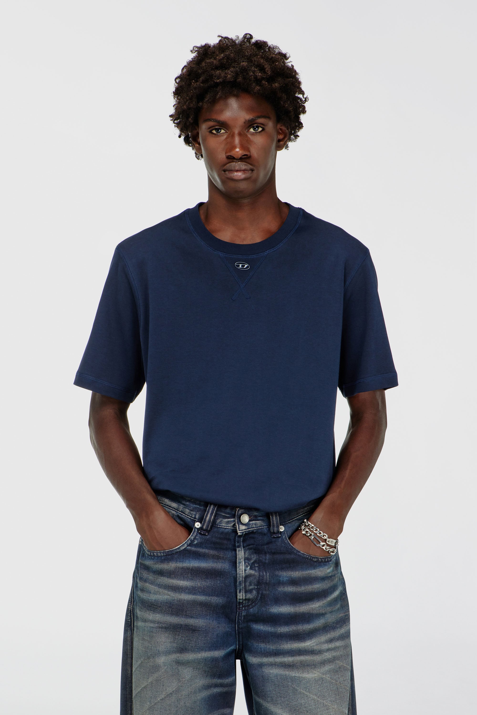 Diesel - T-MADJUST-TR, T-shirt r&eacute;guli&egrave;re avec col rond et Oval D Homme in Bleu - 1