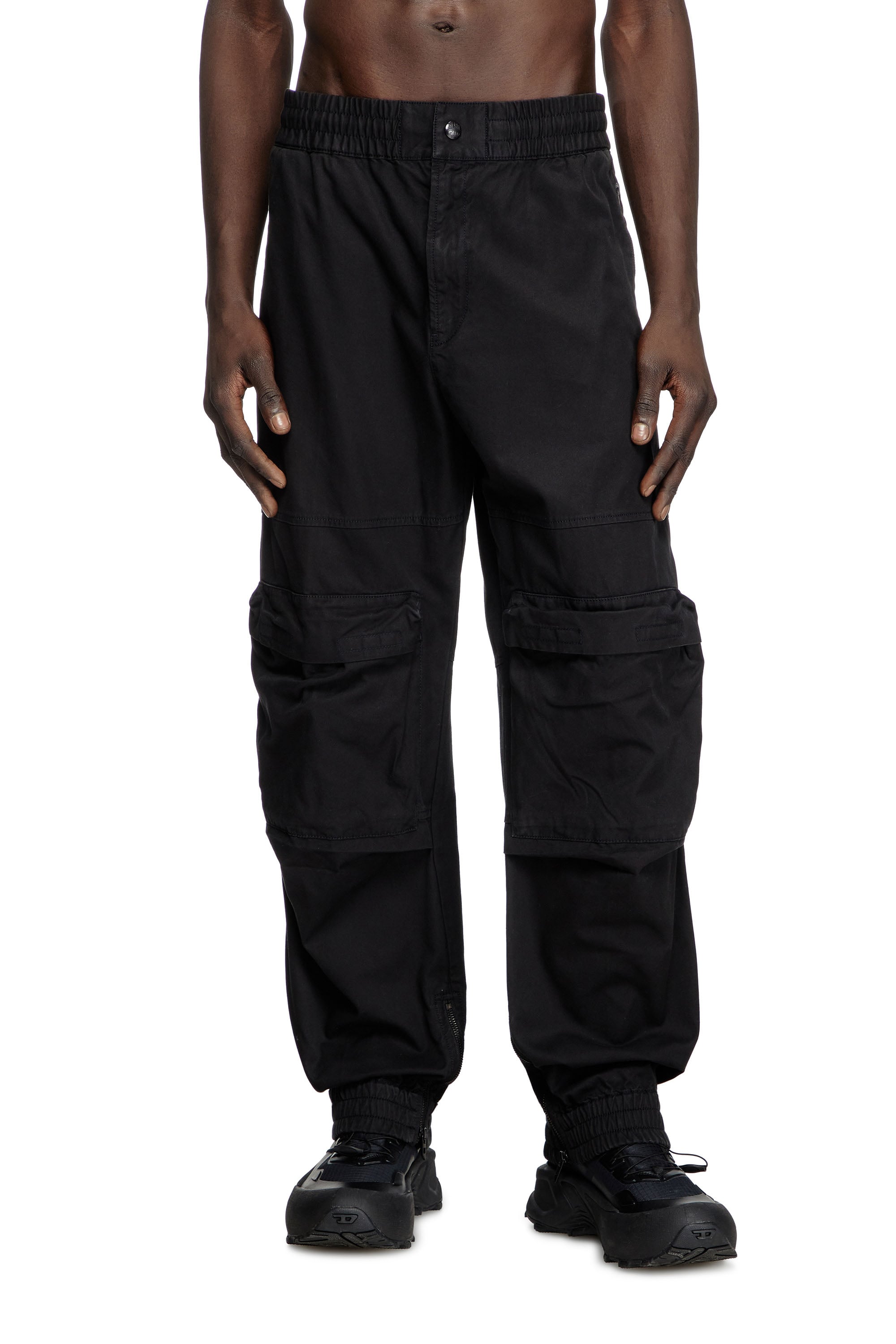 Diesel - P-BEECK, Pantalon cargo en serg&eacute; de coton Homme in Noir - 1