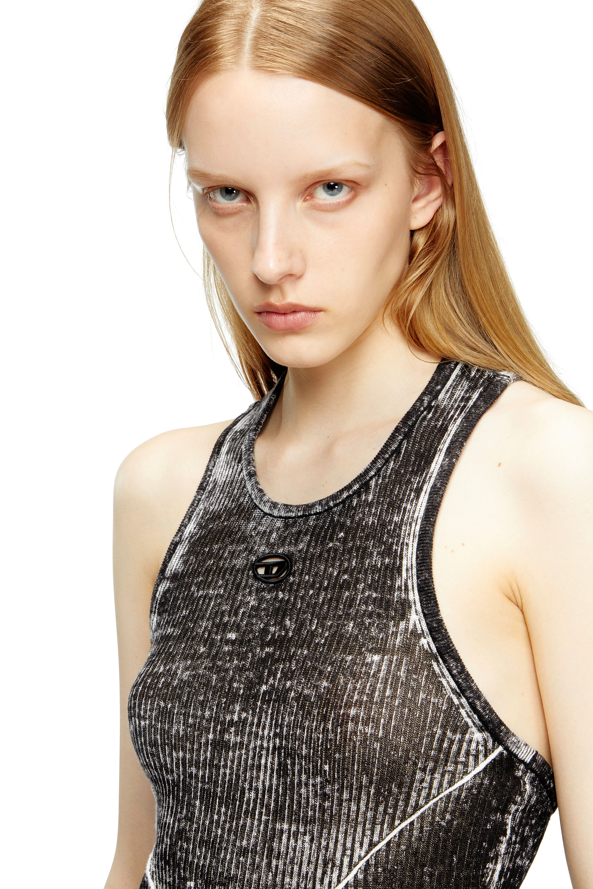 Diesel - M-RAB, Robe en lin tricoté avec logo cut-out Femme in Noir - 5