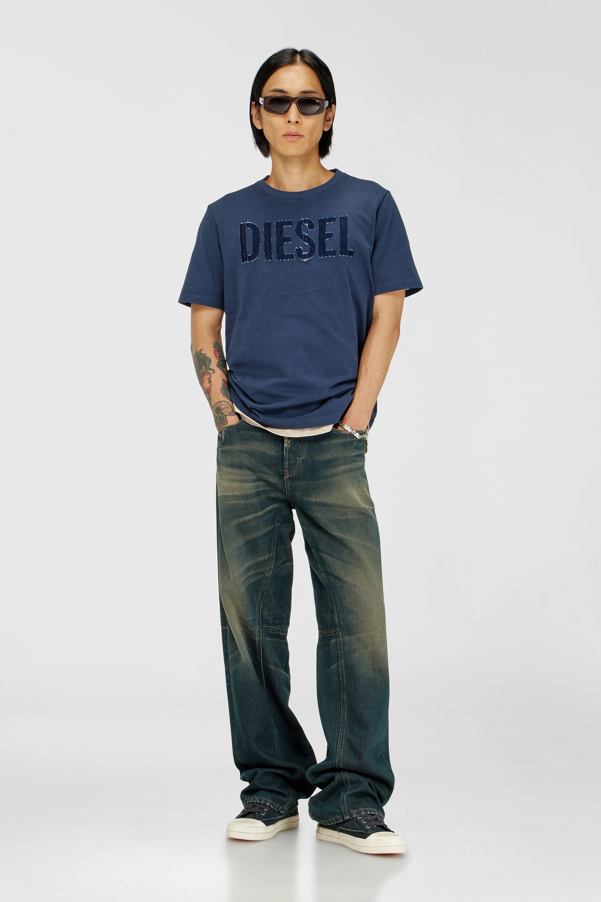Diesel - T-JUST-APP-T92, T-shirt en coton avec imprim&eacute; logo Diesel ton sur ton Homme in Bleu - 2