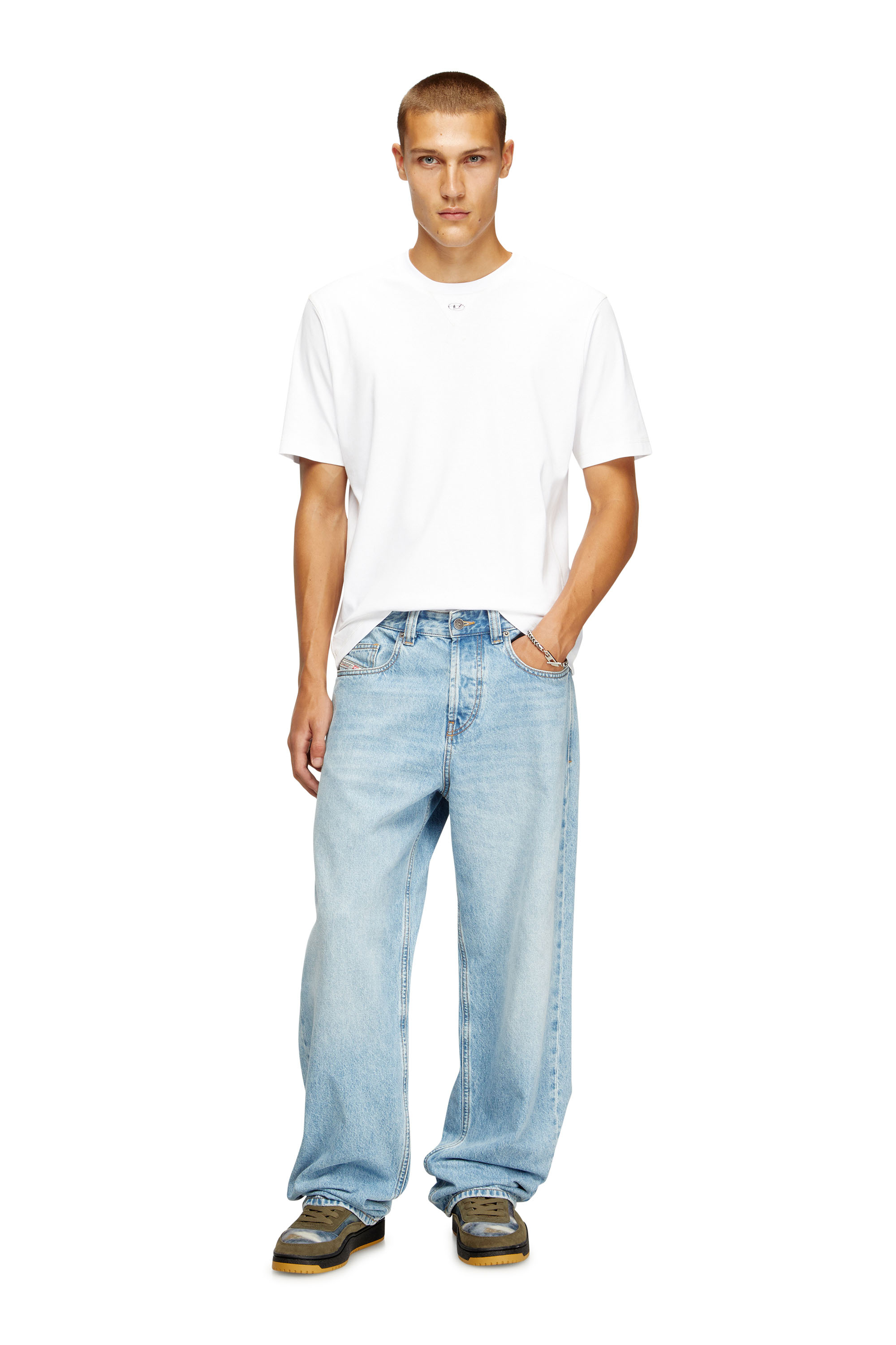 Diesel - T-MADJUST-TR, T-shirt régulière avec col rond et Oval D Homme in Blanc - 2