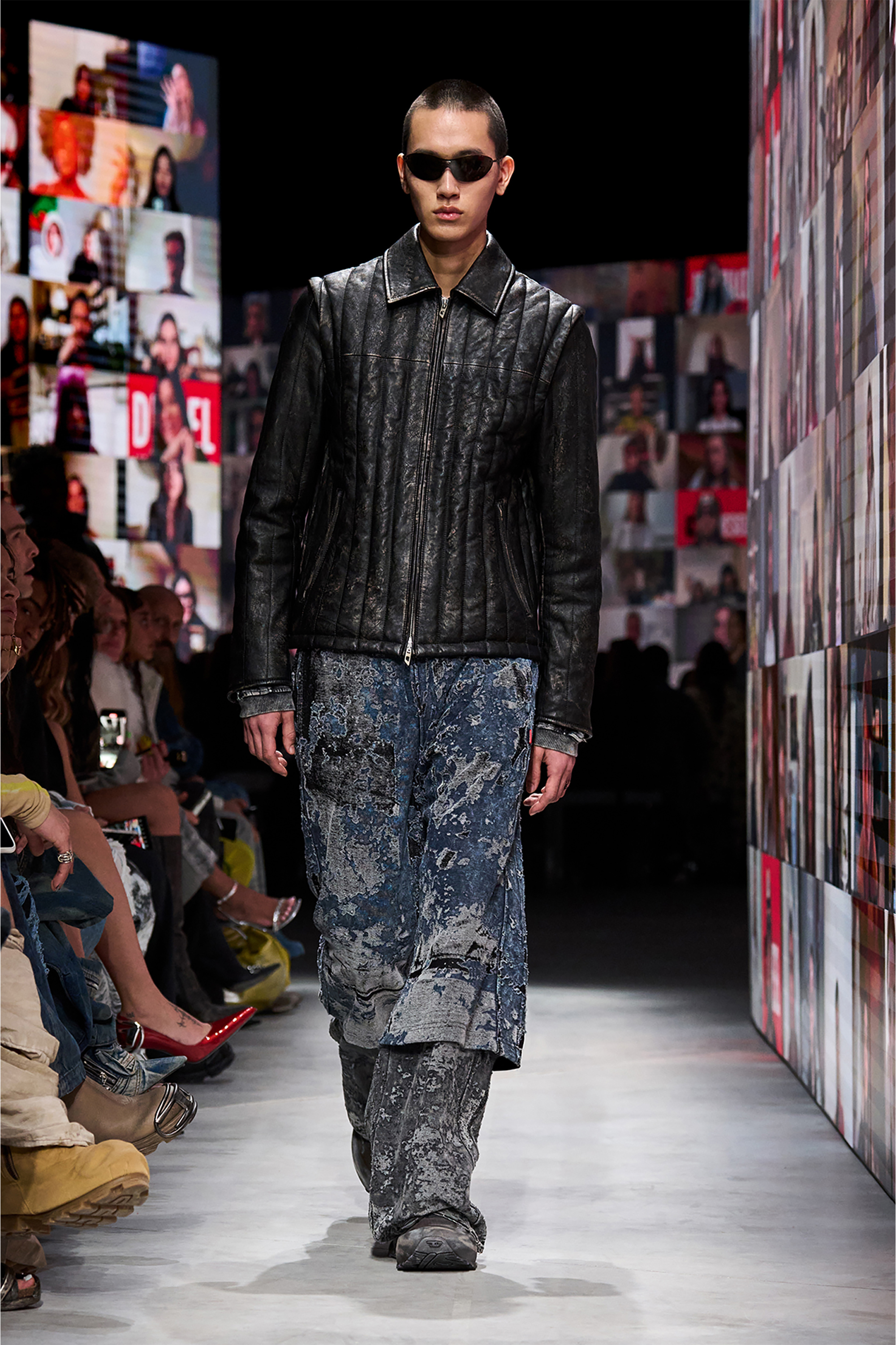 Diesel - P-MARTIS-SHOW, Pantalon de survêtement dévoré avec effet camouflage Homme in Noir - 5