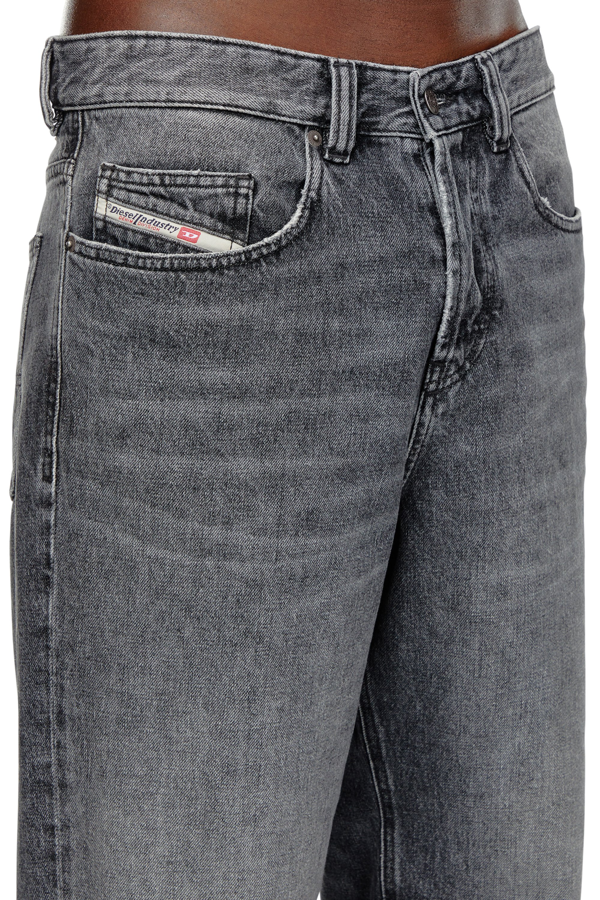 Diesel - Homme Straight Jeans 2001 D-Macro 007X3, Gris foncé - Image 4