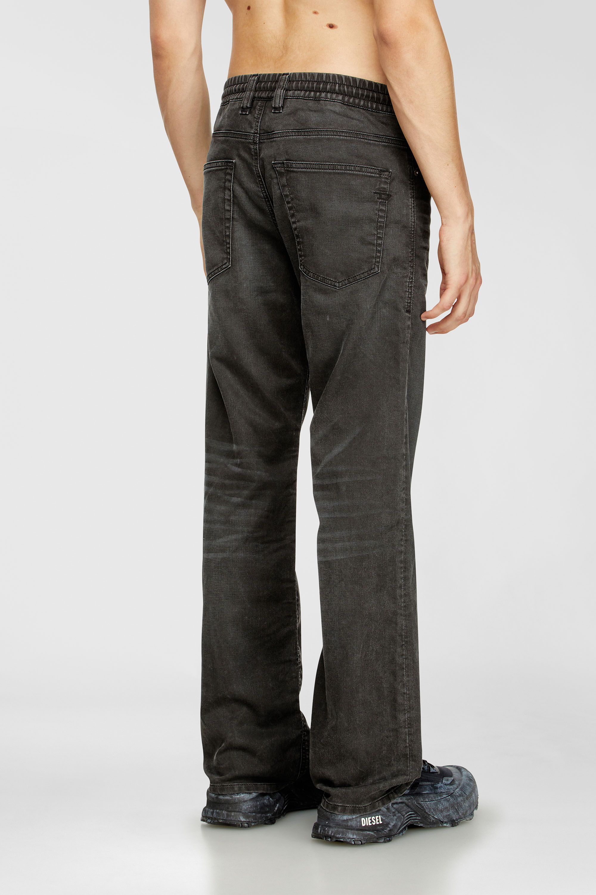 Diesel - Relaxed 2080 D-Reel Joggjeans&reg; 09J75 Homme, Noir/Gris fonc&eacute; - Image 3