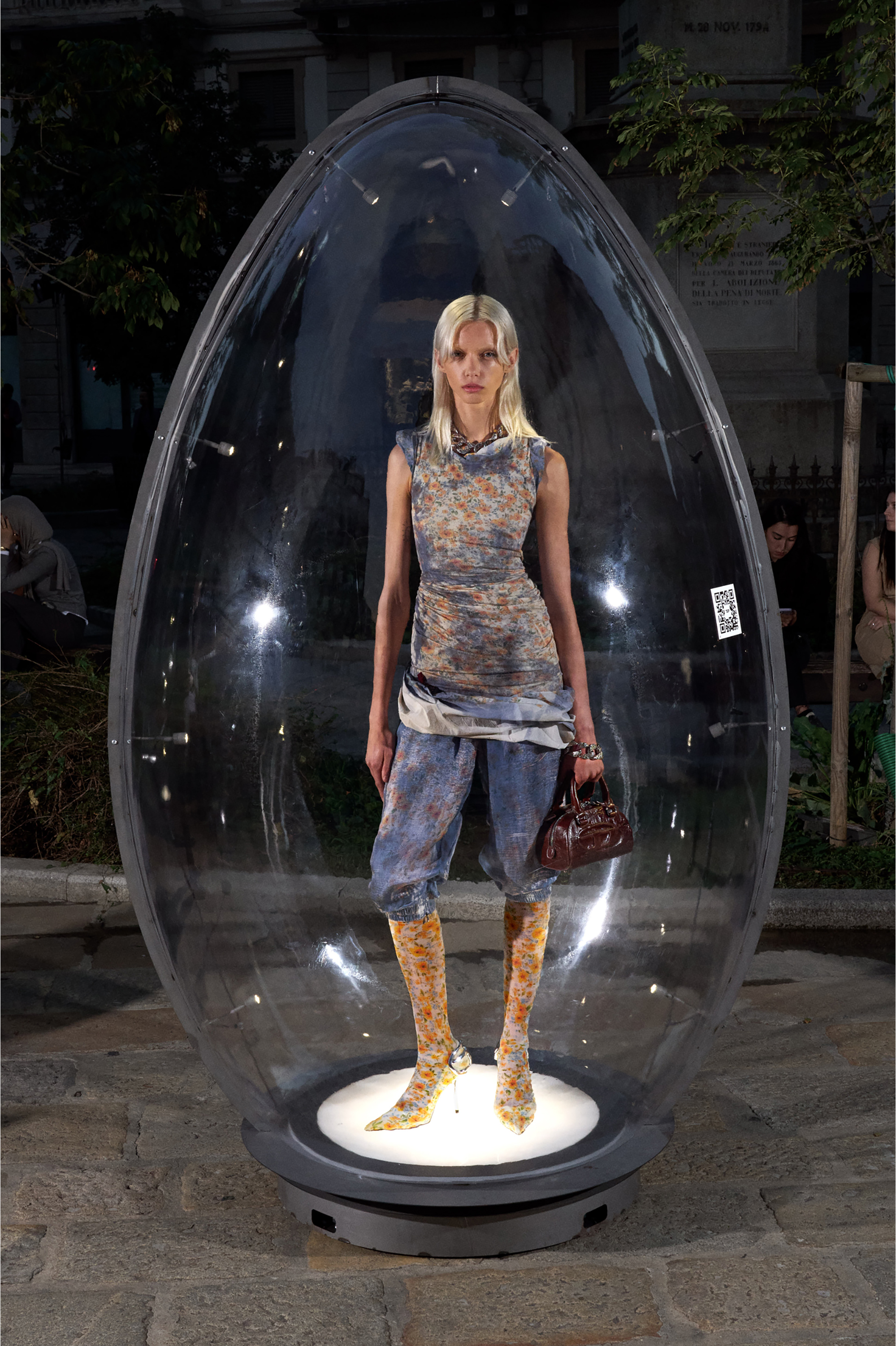 Diesel - 1DR DOME CROSSBODY, 1DR Dome-Mini sac bowling en cuir effet croco Femme in Marron - 2