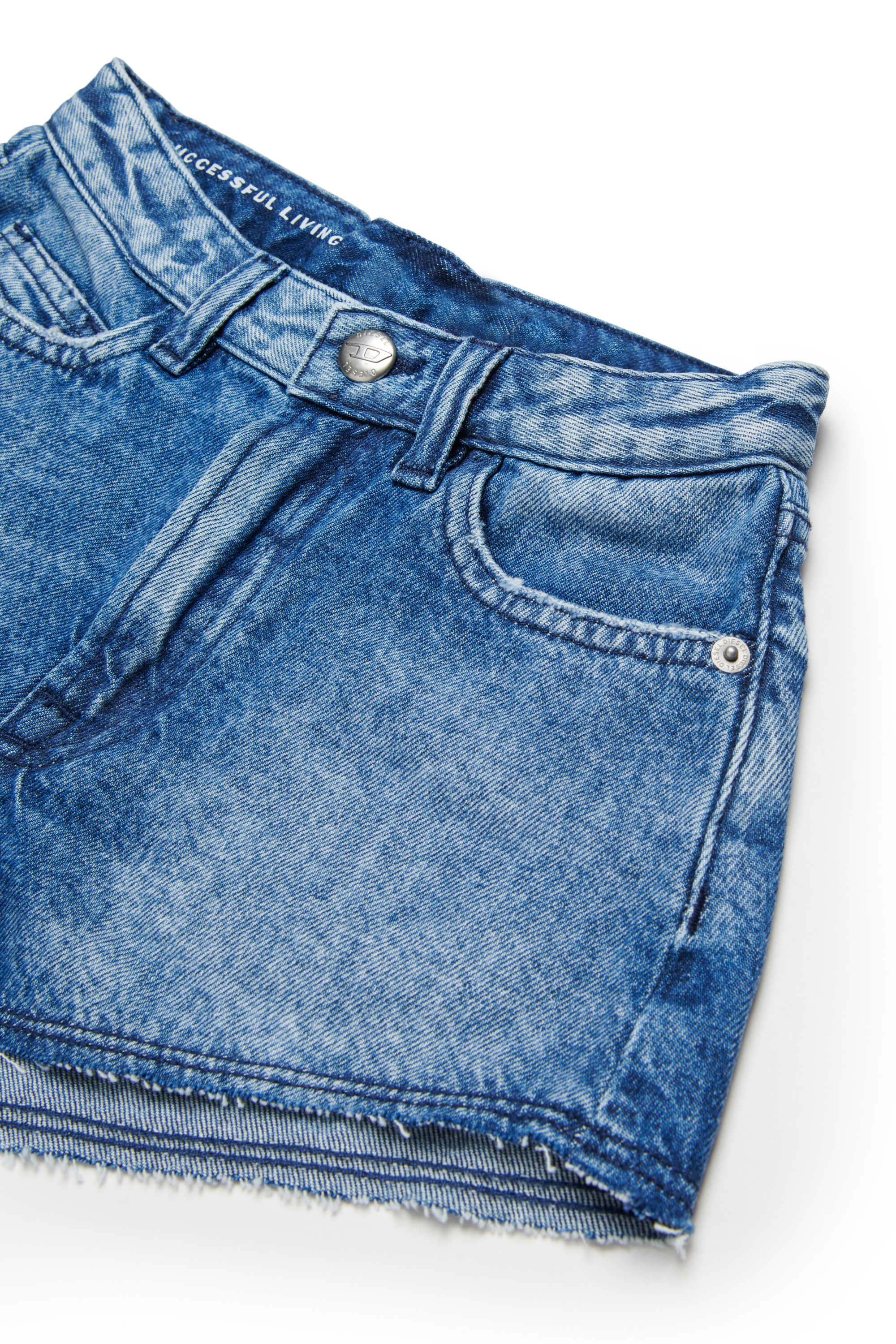 Diesel - PLAFFY, Short en denim avec ourlets coup&eacute;s &agrave; cru Femme in Bleu - 3