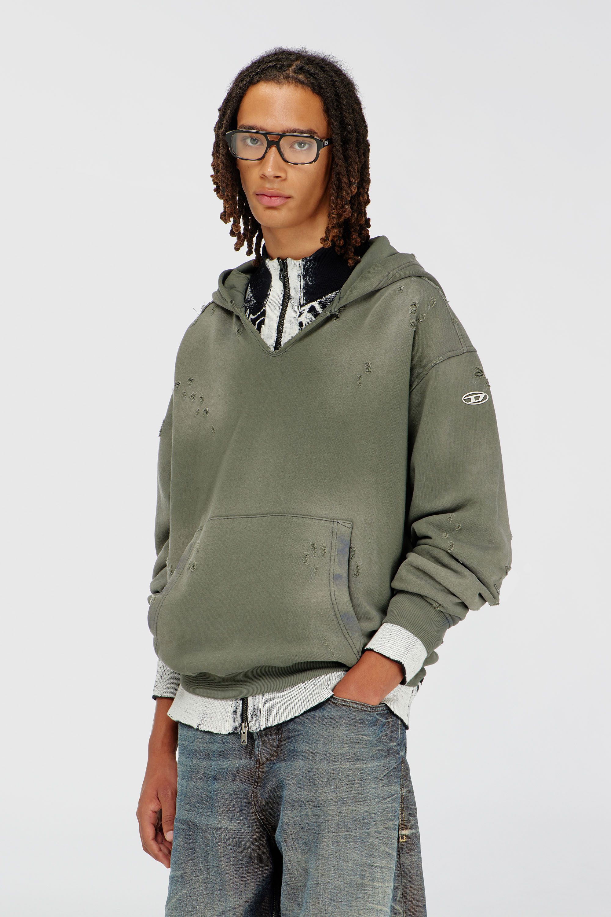 Diesel - S-KEITHY, Sweat &agrave; capuche effet us&eacute; avec col en V Homme in Gris - 1