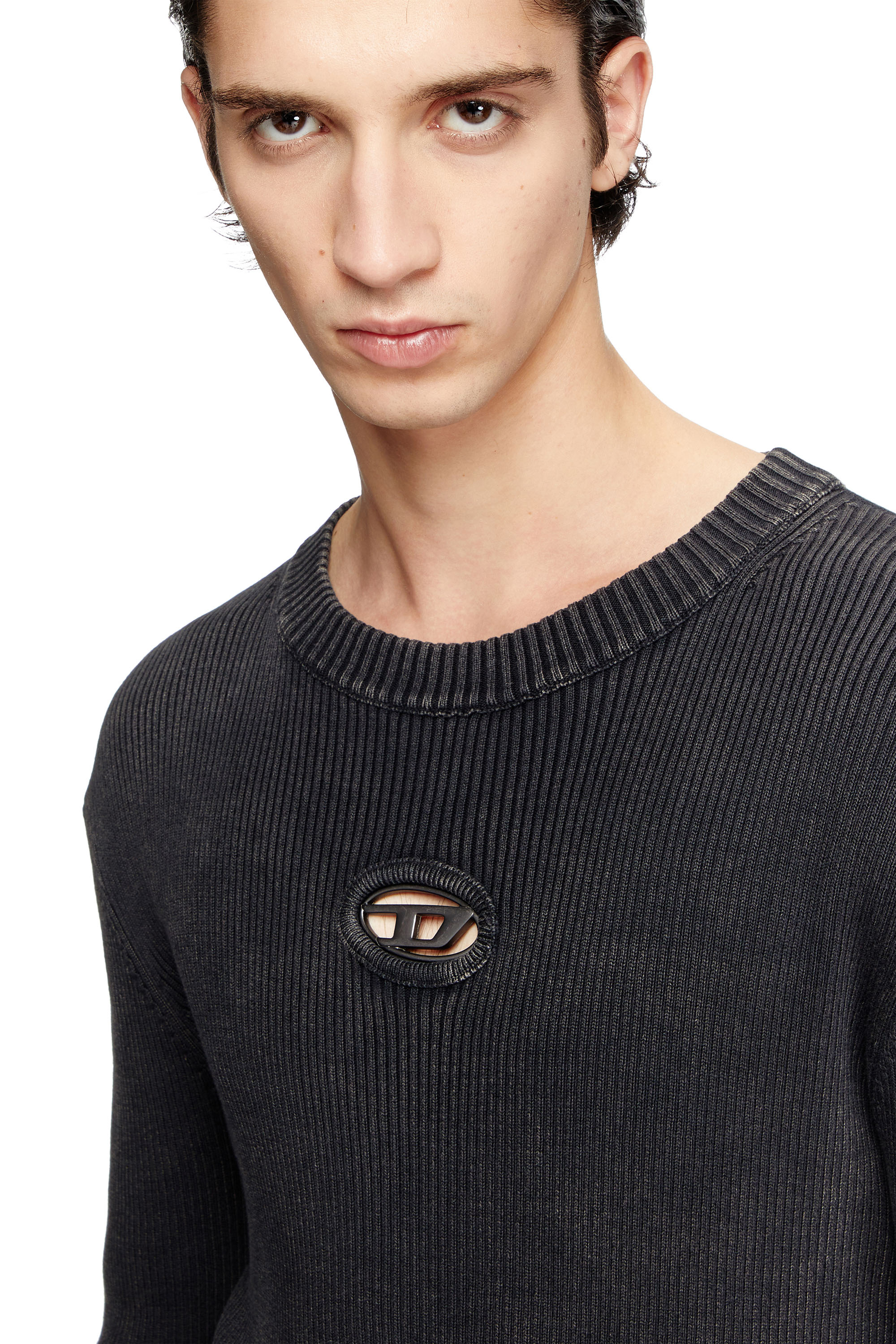 Diesel - K-DARIN-D, Pull effet vieilli avec logo cut-out Homme in Noir - 5