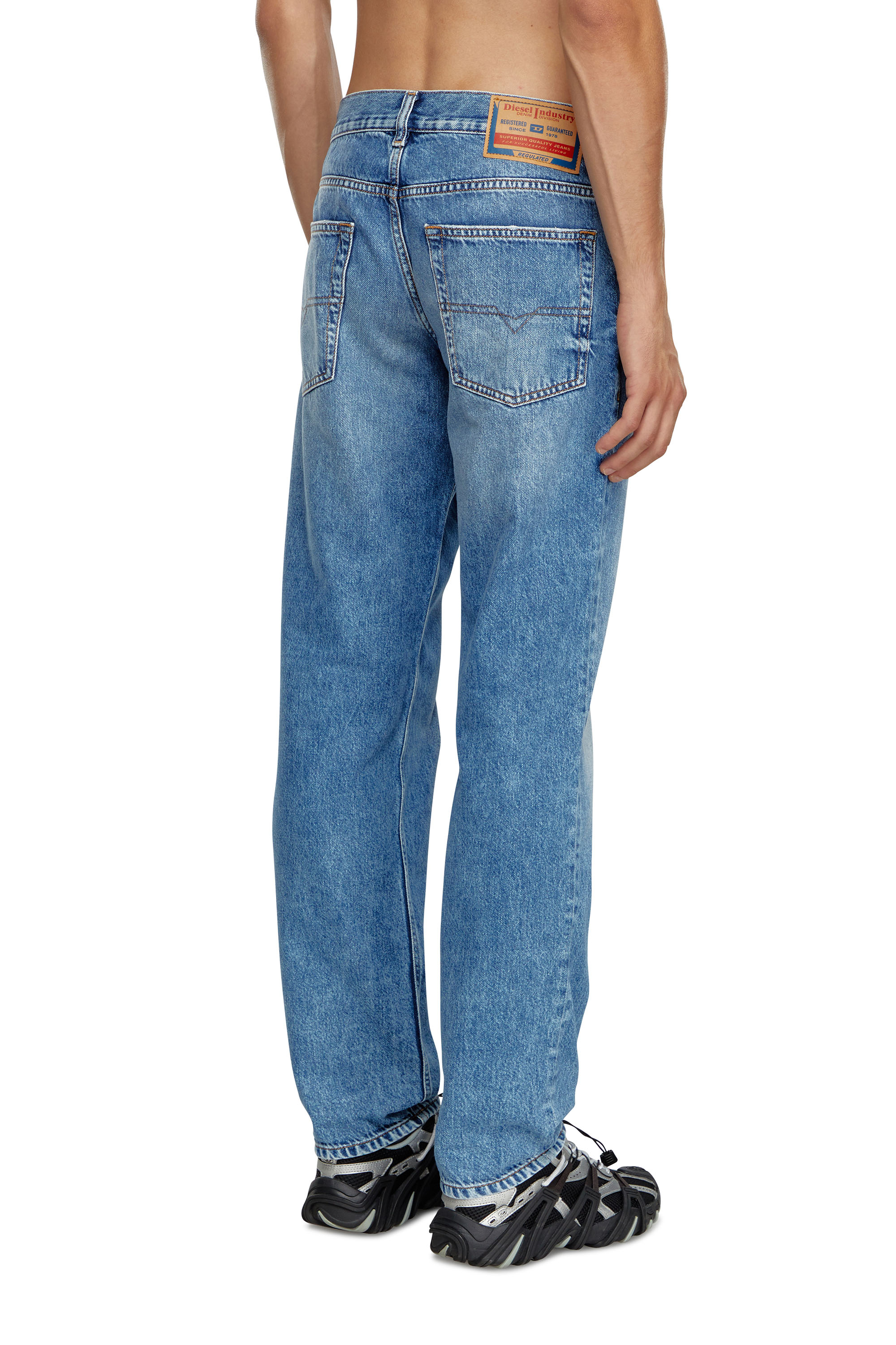 Diesel - Homme Tapered Jeans 2023 D-Finitive 09H95, Bleu moyen - Image 3