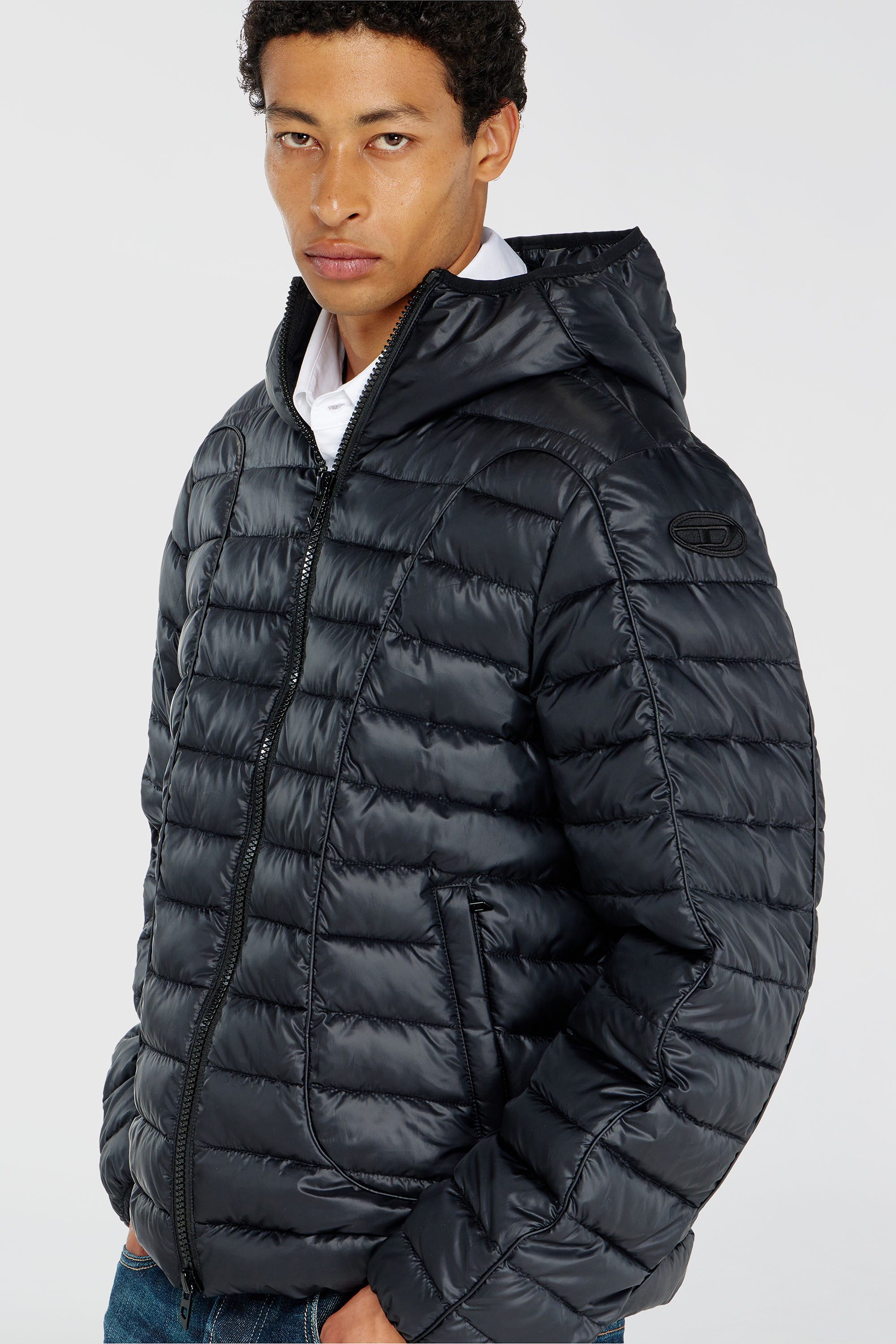 Diesel - W-STONE-WRD, Doudoune avec passepoil ton sur ton Homme in Noir - 5