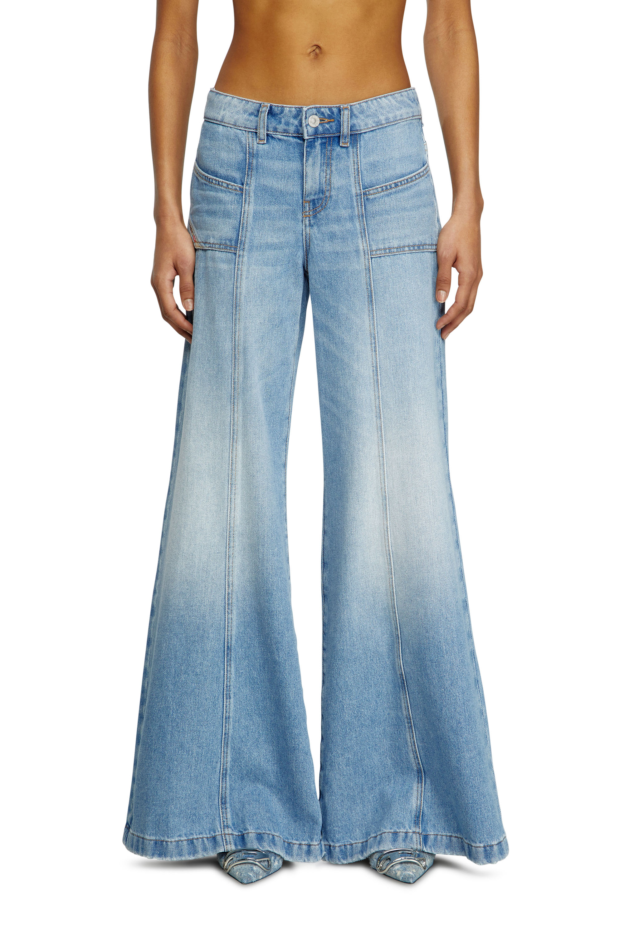 Diesel - Flare Jeans D-Akii 0CLBA Femme, Bleu Clair - Image 1