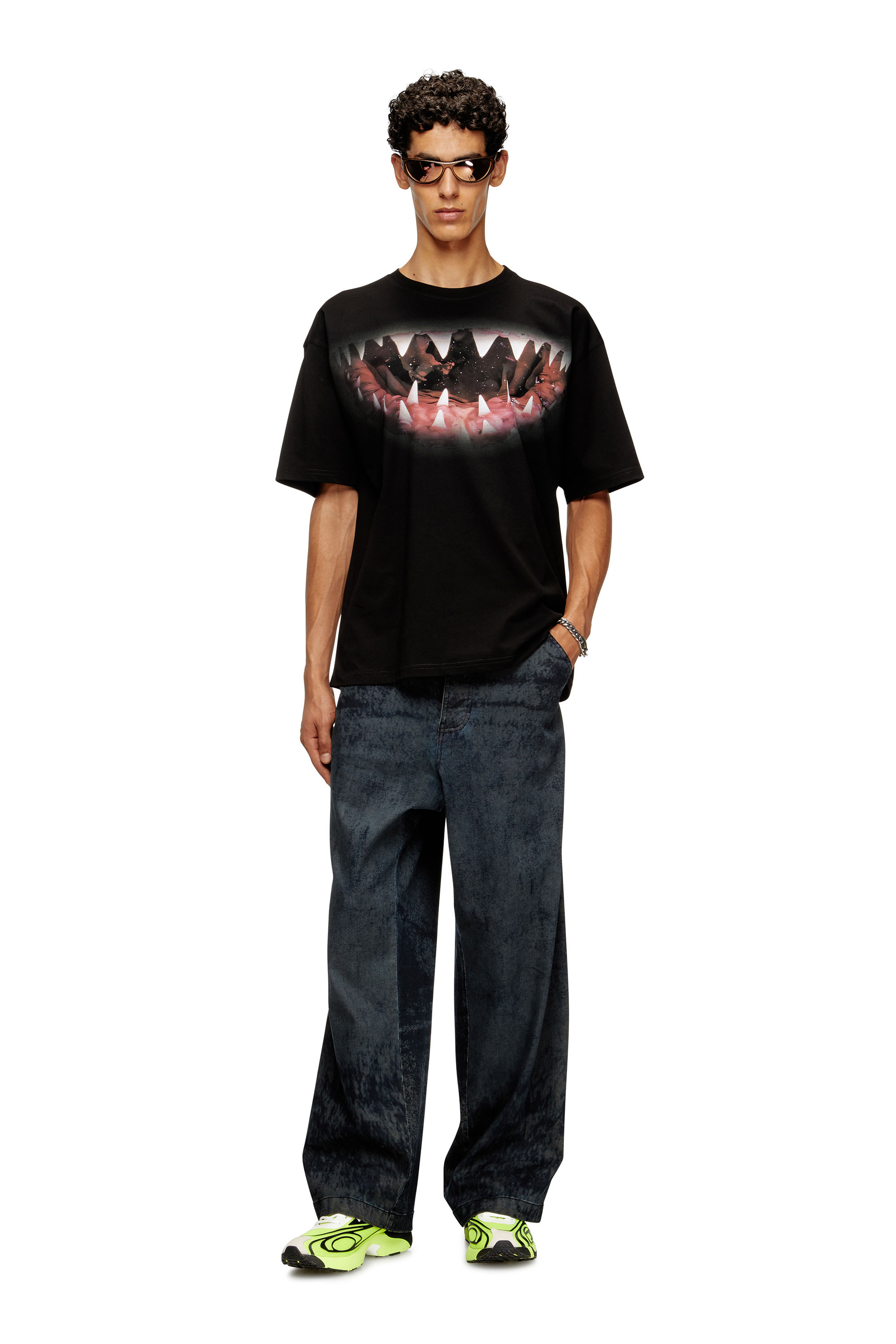 Diesel - T-BOXT-T21, T-shirt en coton avec imprimé bouche de requin Homme in Noir - 2