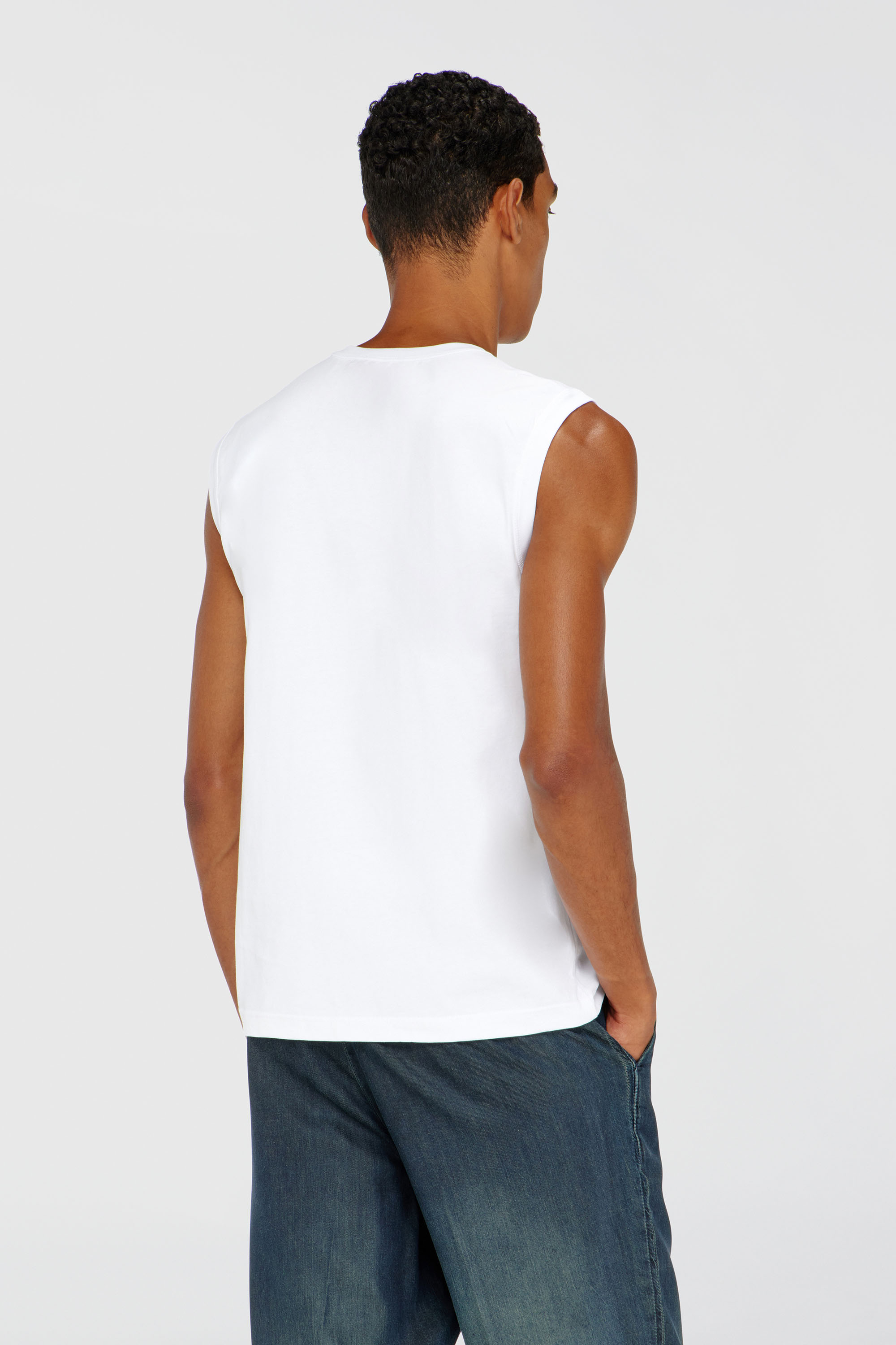 Diesel - T-BISCO-OD, D&eacute;bardeur avec Oval D m&eacute;tallis&eacute; Homme in Blanc - 4