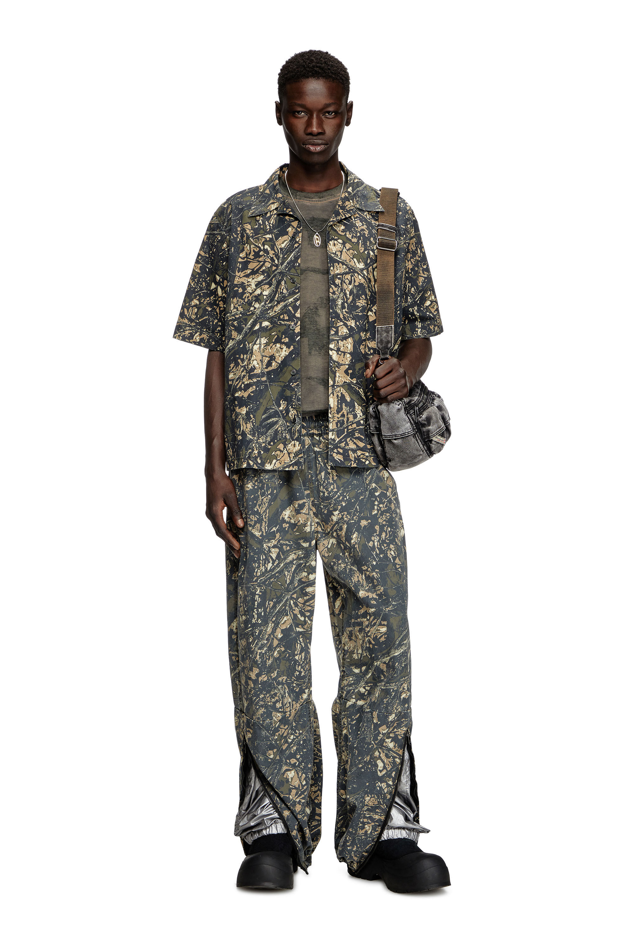 Diesel - P-LINT, Pantalon utility avec imprimé camouflage stylisé Homme in Polychrome - 1