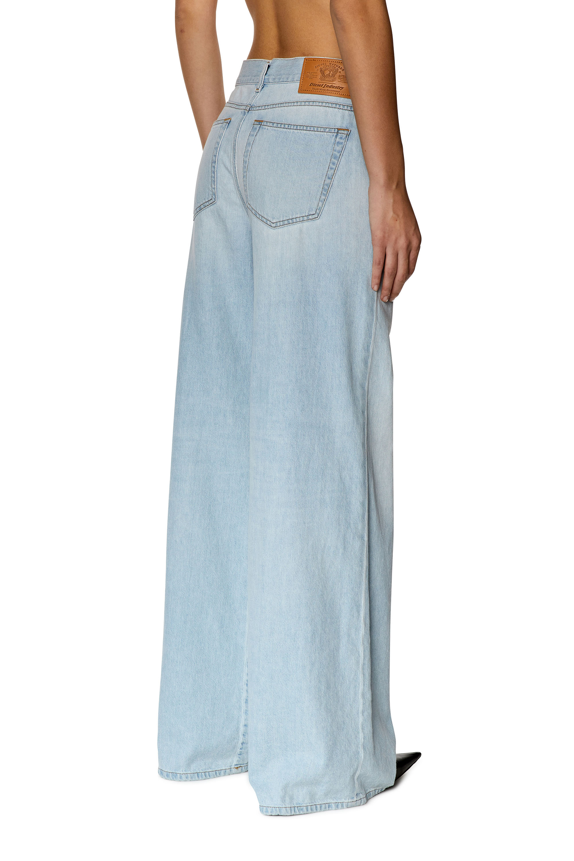 Diesel - Bootcut and Flare Jeans 1978 D-Akemi 068ES Femme, Bleu Clair - Image 4