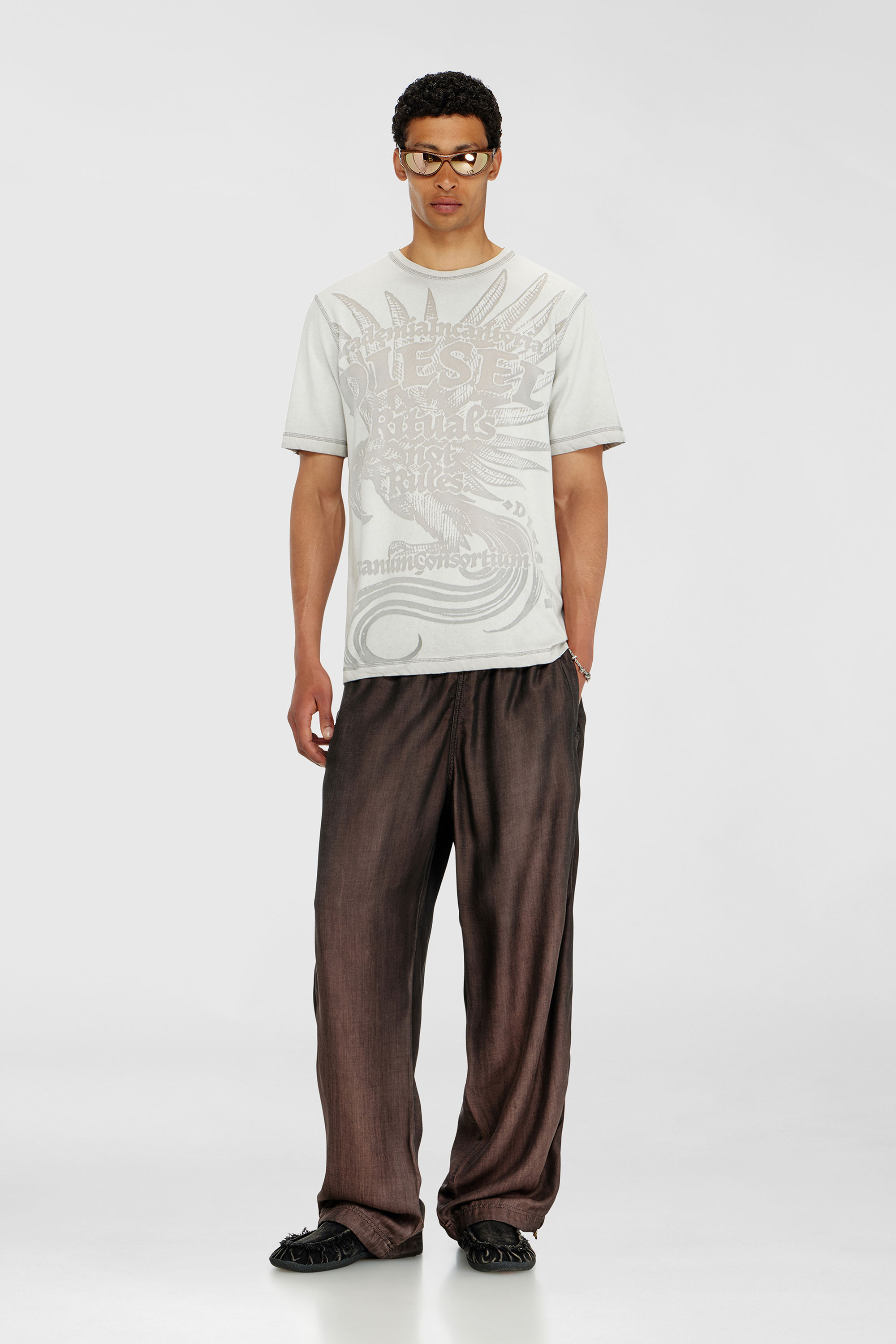 Diesel - T-RAWJUST-AA1, T-shirt en jersey avec motif emboss&eacute; Homme in Gris - 2