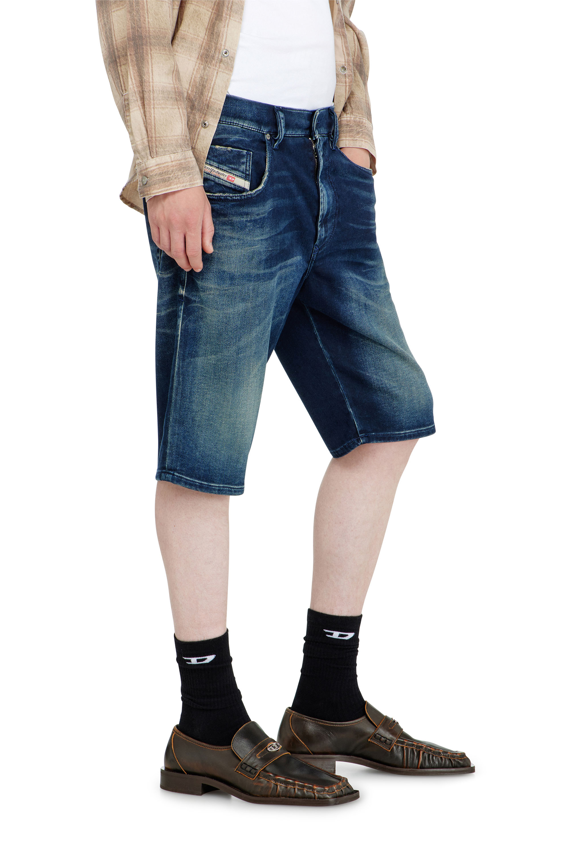 Diesel - 2033 D-KROOLEY-SHORT-BW JOGG, Chino shorts en JoggJeans d&eacute;lav&eacute; Homme in Bleu - 5