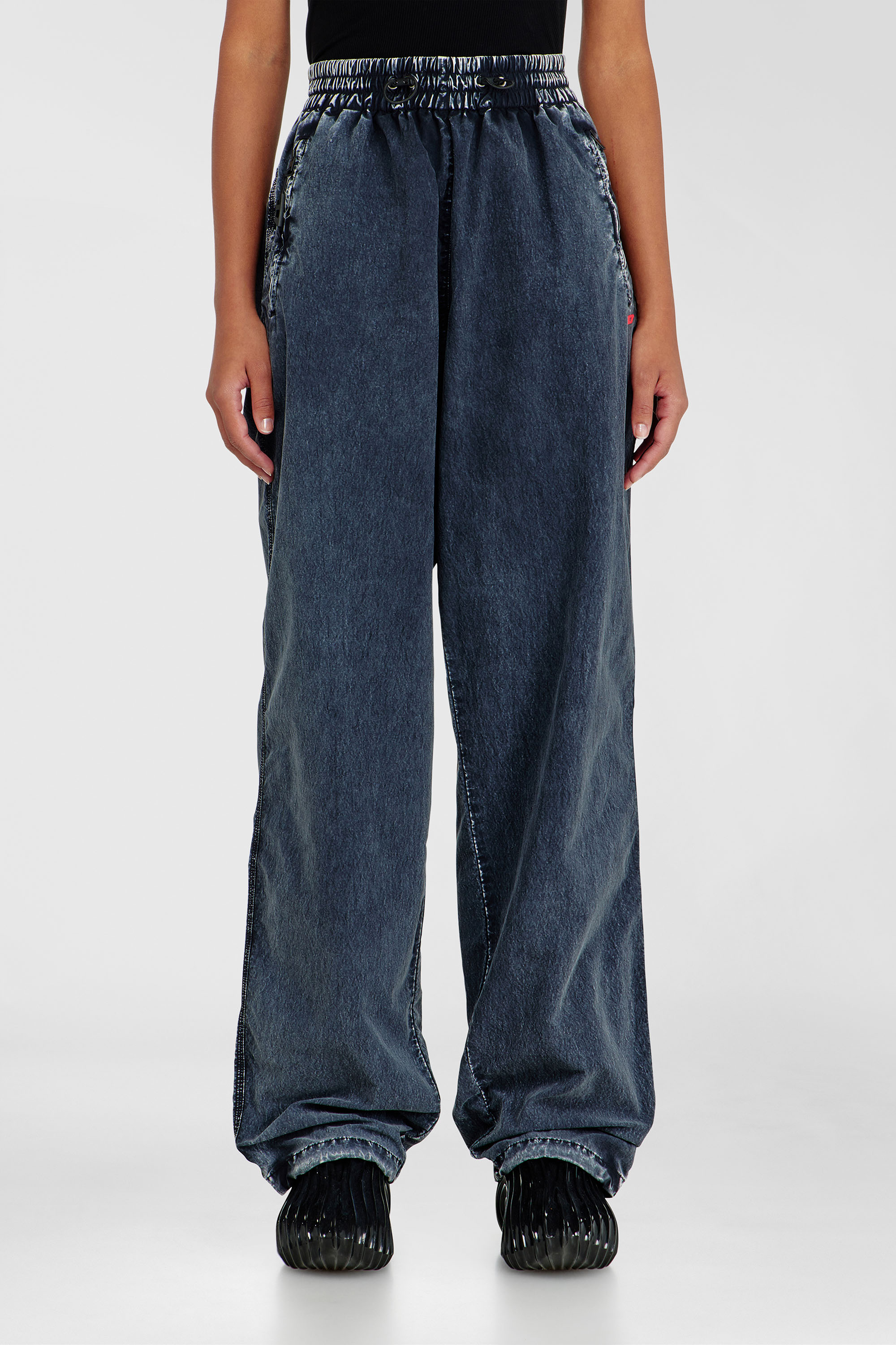 Diesel - P-APYRI, Pantalon acid-wash en nylon Taslan Femme in Bleu - 1