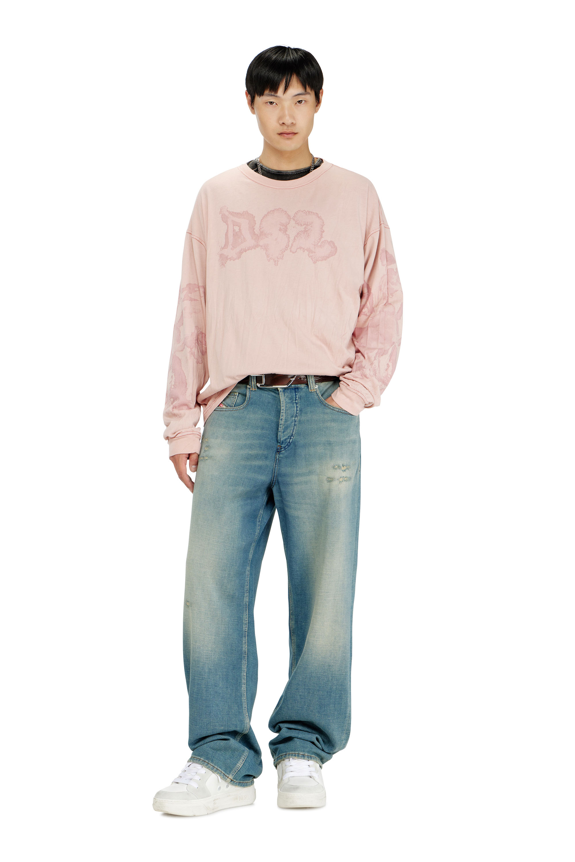 Diesel - T-BOXT-LS-AA4, T-shirt relaxed &agrave; manches longues avec imprim&eacute; tachet&eacute; Homme in Rose - 1