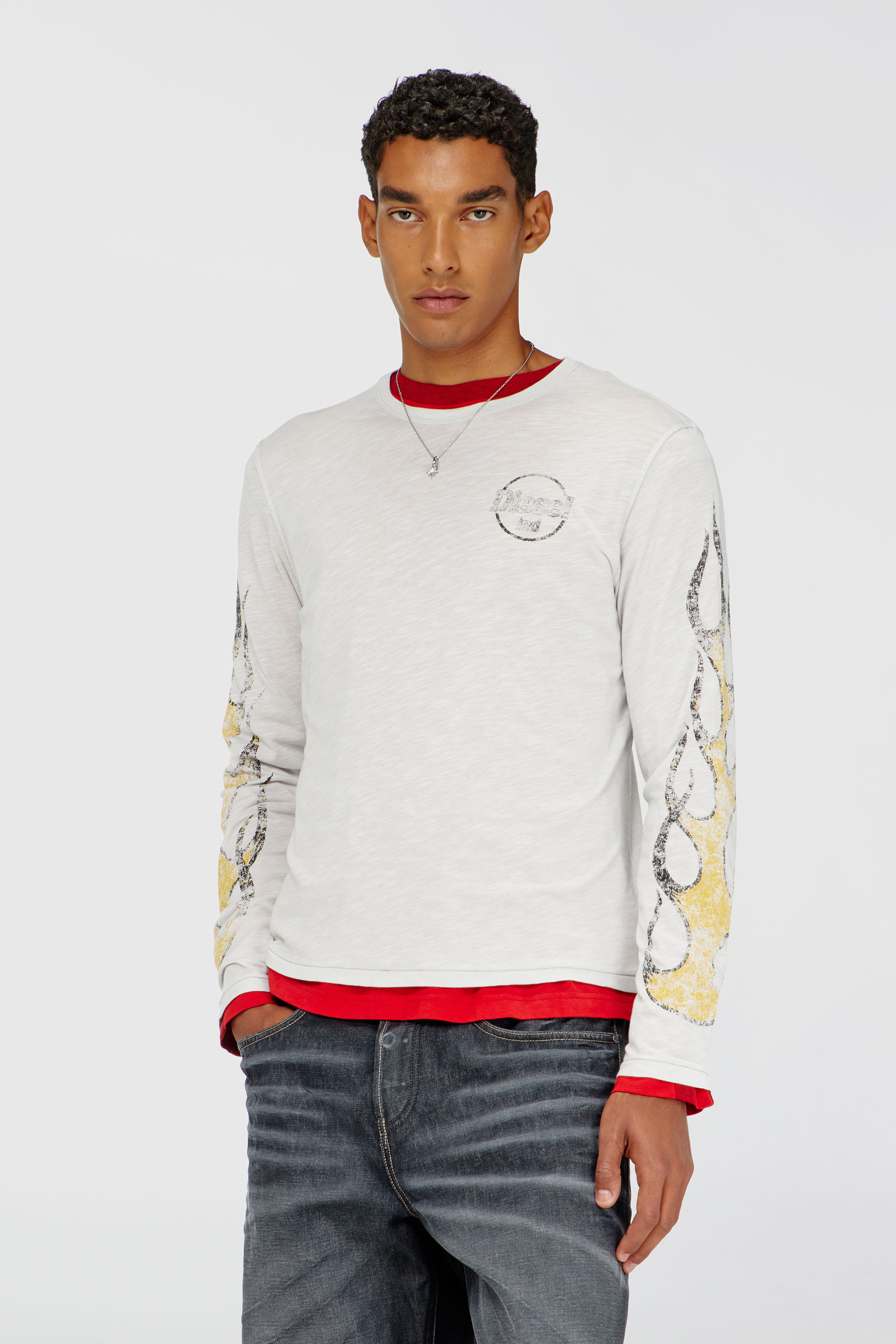 Diesel - T-NOTS-LS, T-shirt manches longues en jersey flamm&eacute; avec imprim&eacute; craquel&eacute; Homme in Blanc - 1