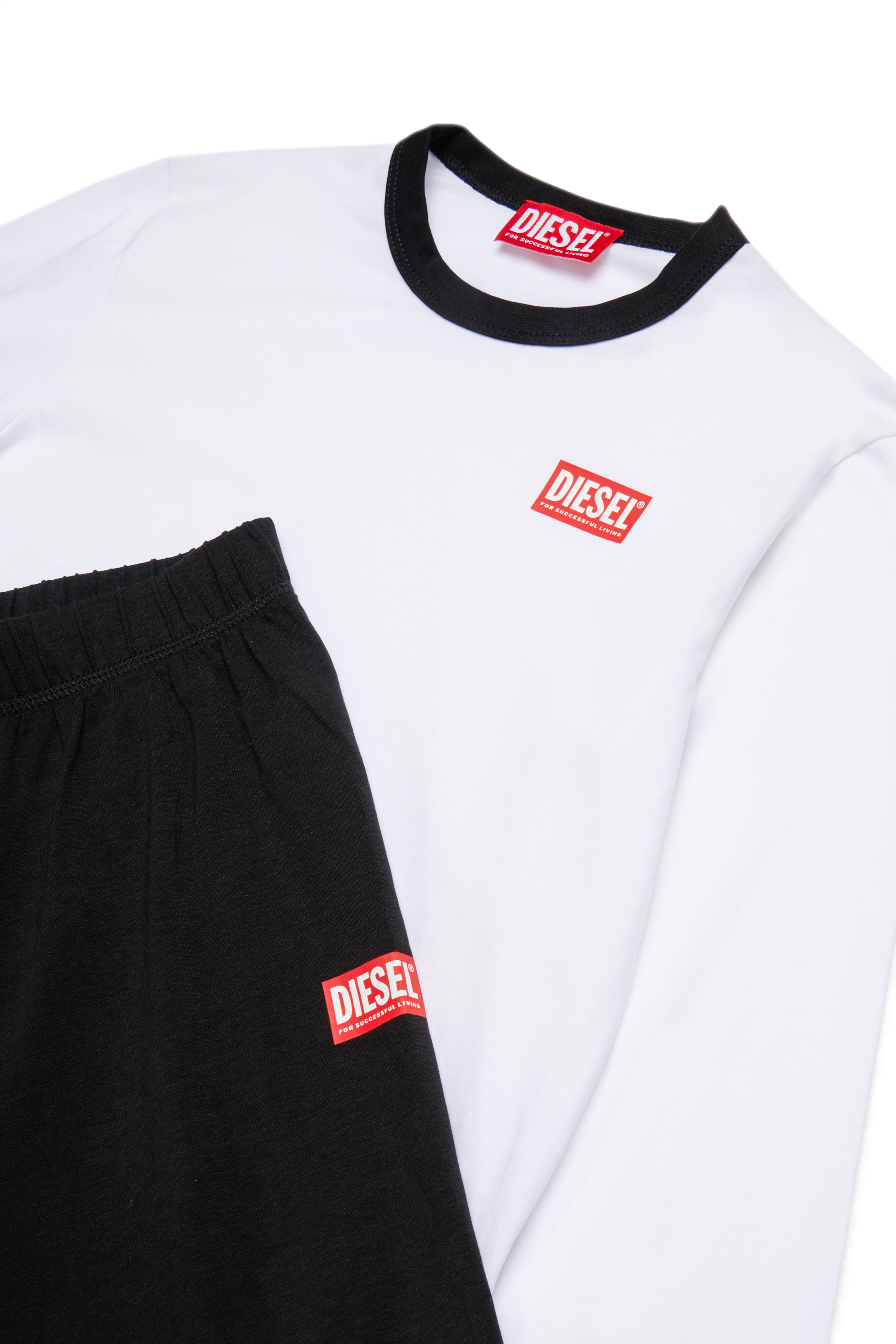UNPER, Noir/Blanc
