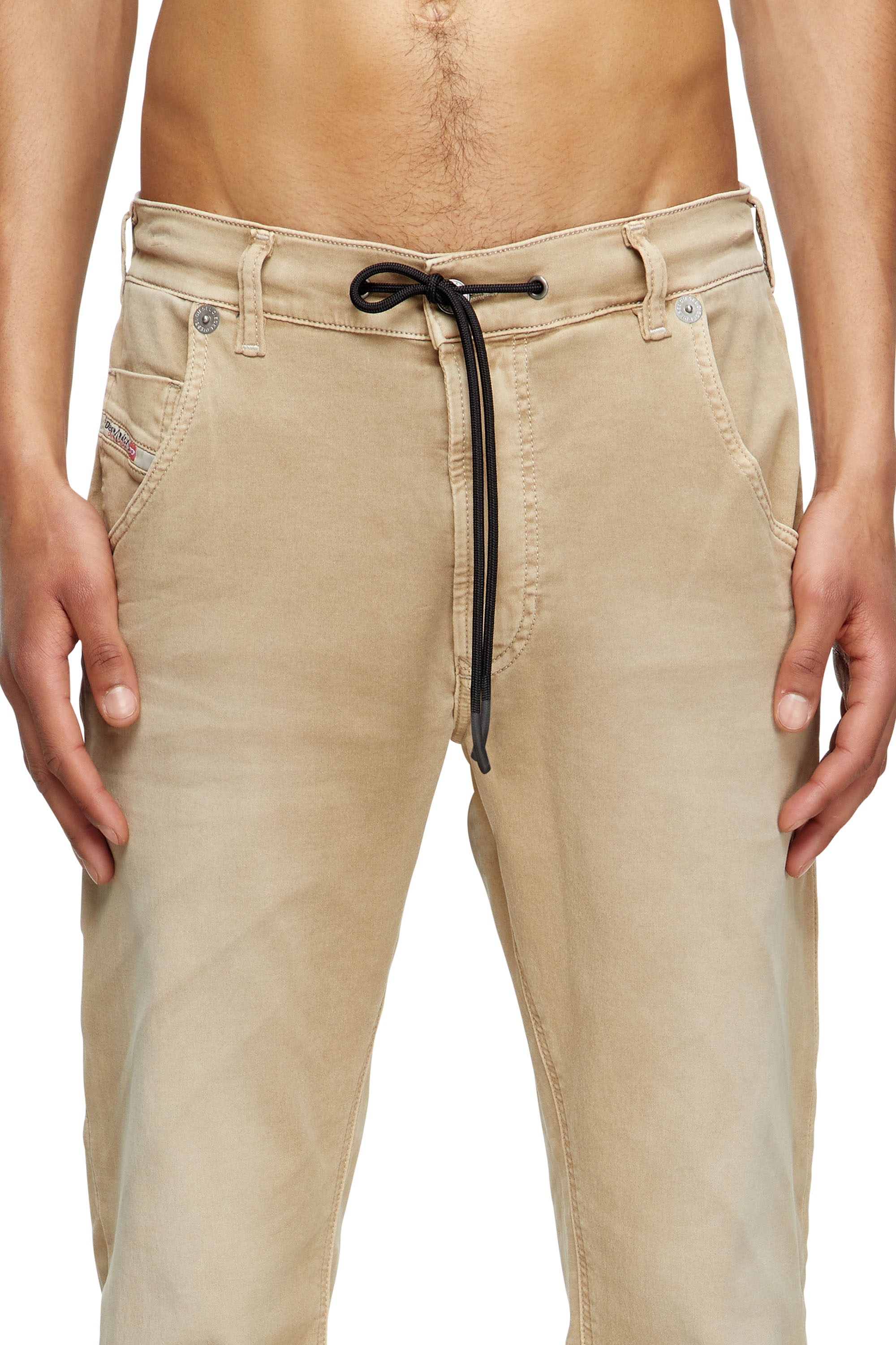 Diesel - Regular 2032 D-Krooley Joggjeans® 0670M Homme, Beige - Image 5
