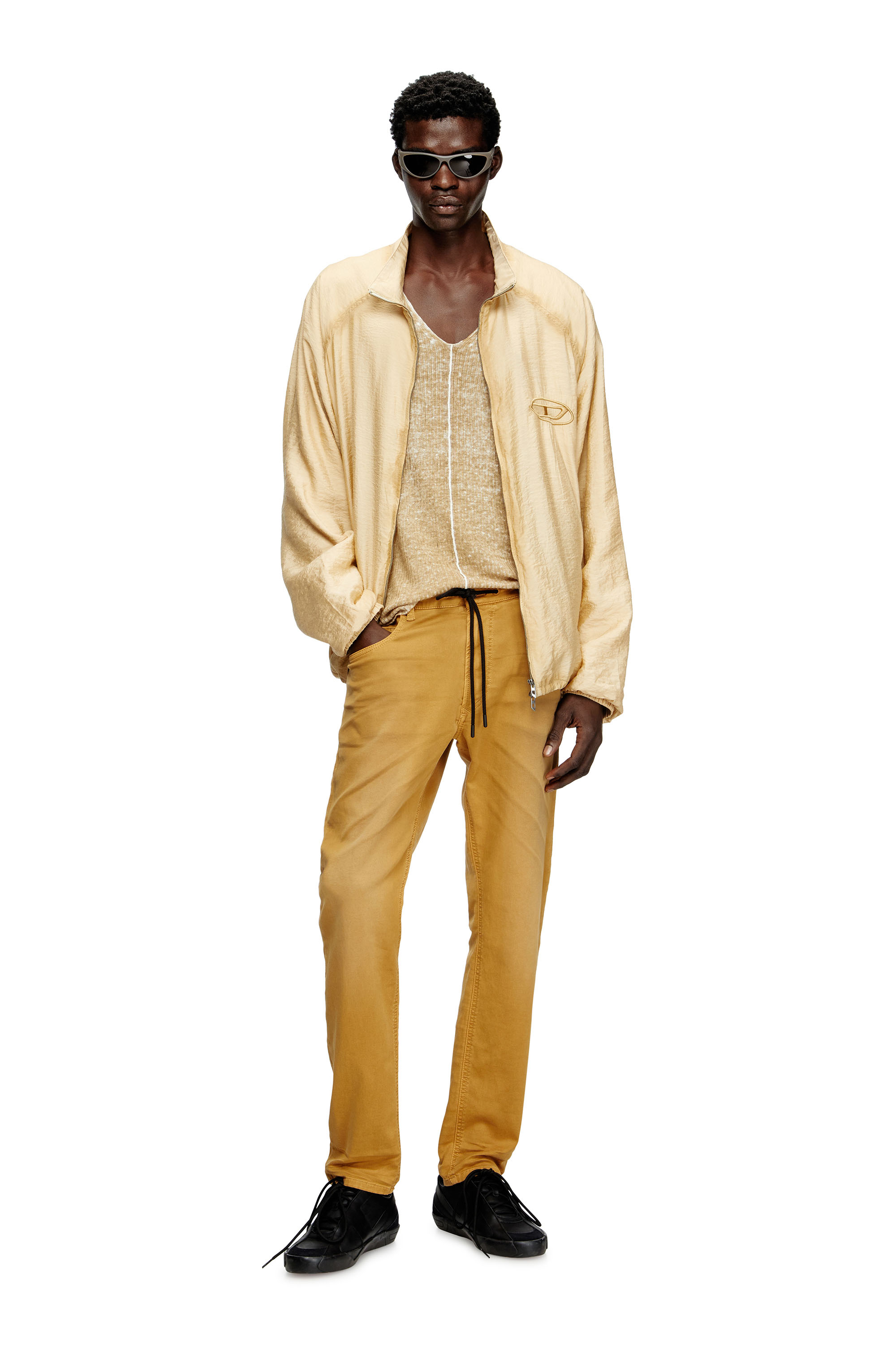 Diesel - Regular 2032 D-Krooley Joggjeans® 0670M Homme, Marron Clair - Image 1