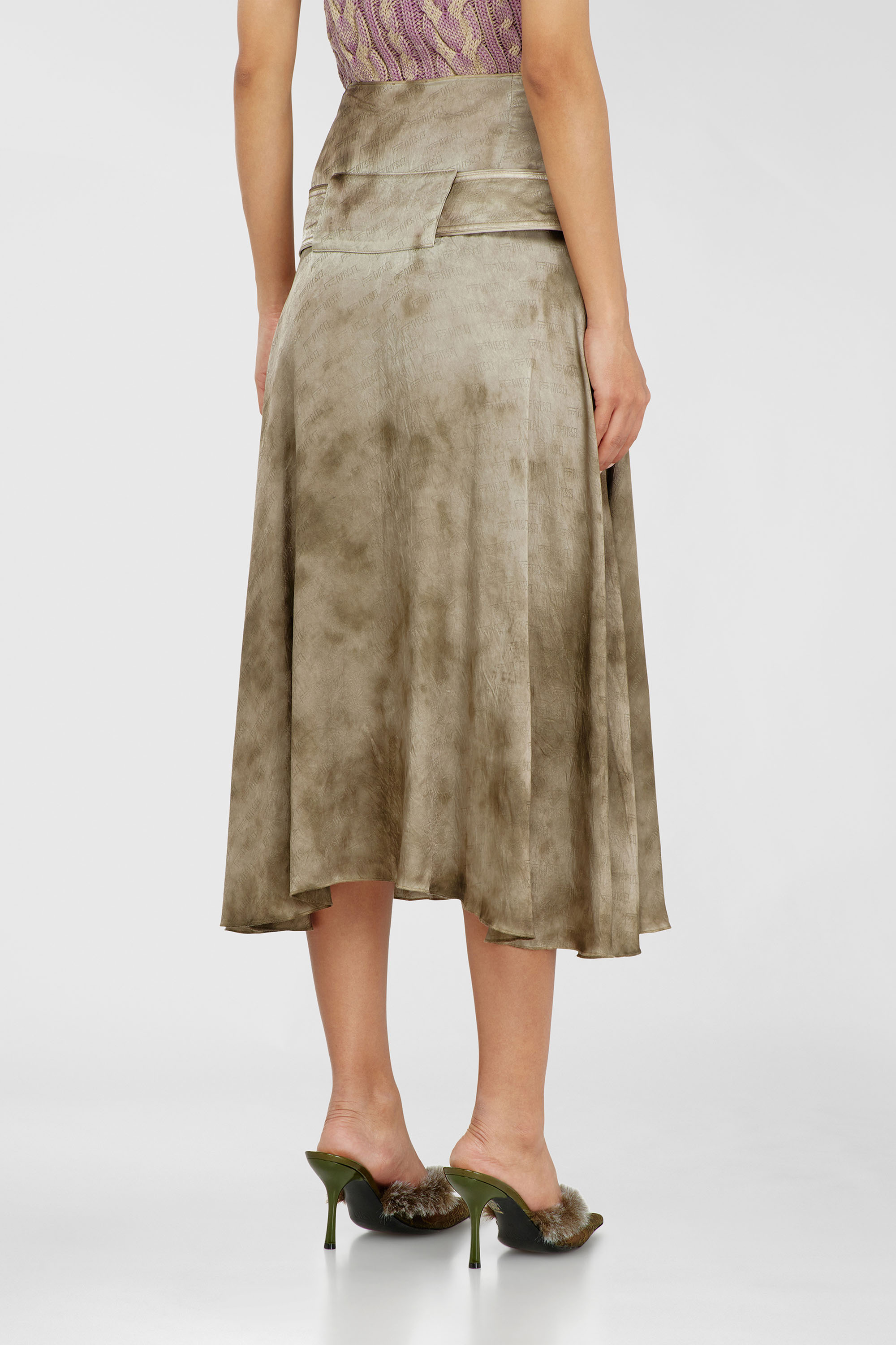 Diesel - O-DYLE, Jupe midi ceintur&eacute;e en satin jacquard logo Femme in Marron - 4