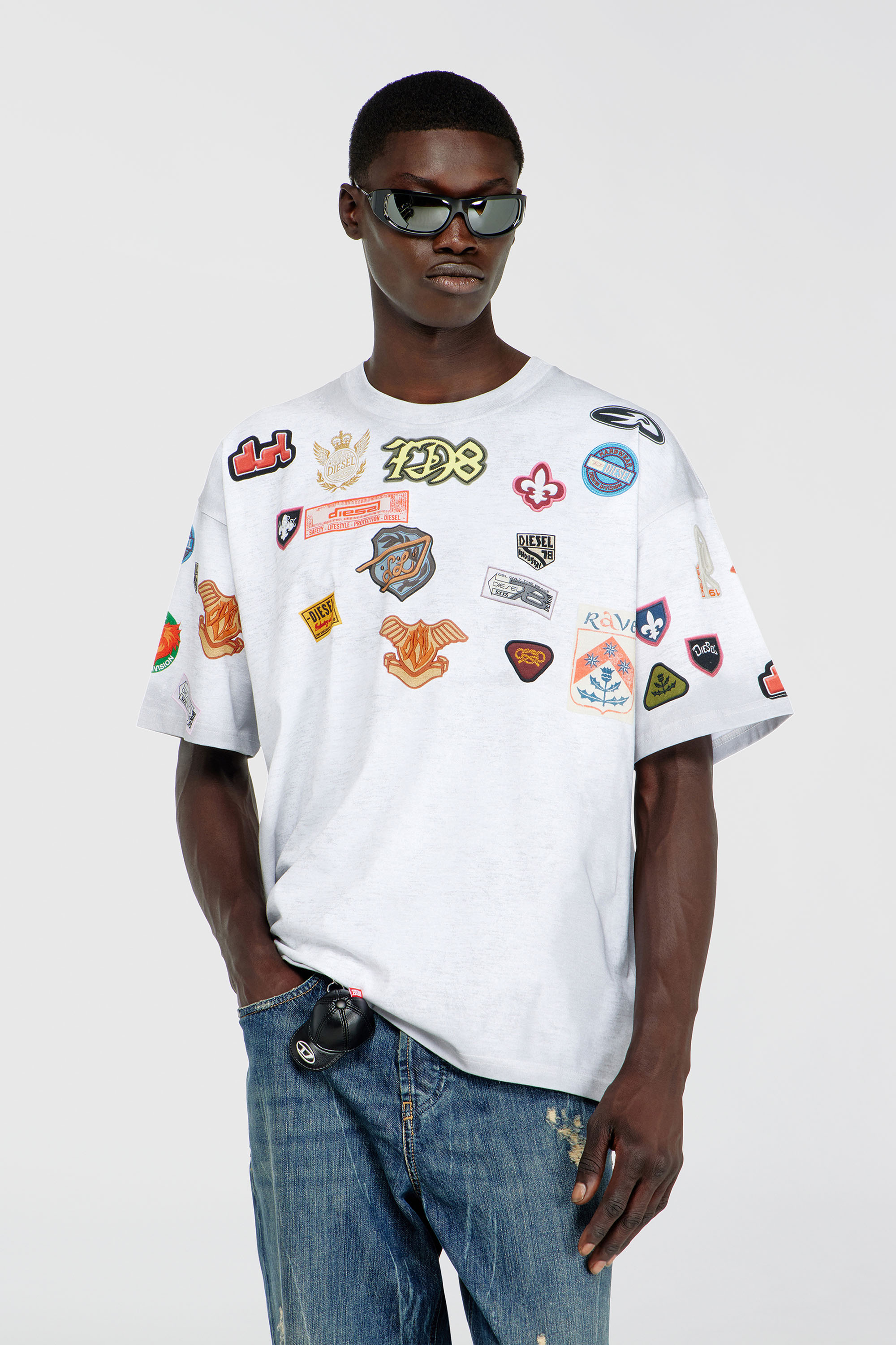 Diesel - T-BOXT-AA6, T-shirt en coton avec imprim&eacute; patchs all-over Homme in Blanc - 3