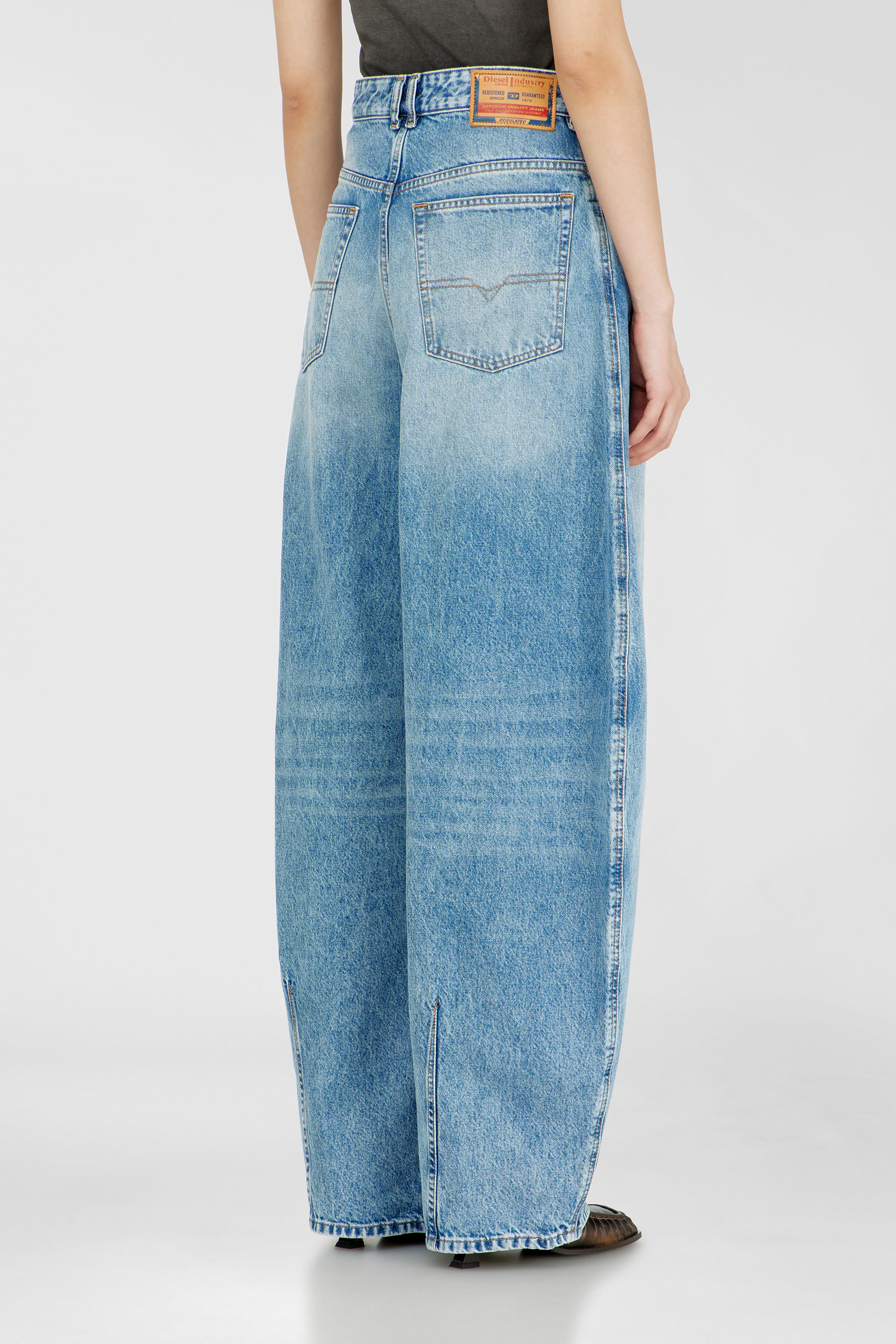 Diesel - Relaxed Jeans 1987 D-Khelz 09I29 Femme, Bleu Clair - Image 5