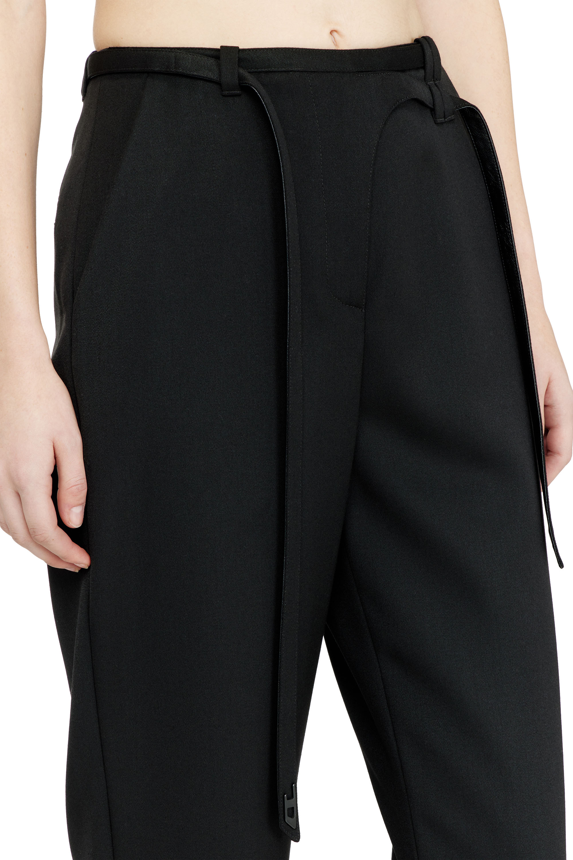 Diesel - P-IXIE-1, Pantalon tailleur avec ceinture biker Femme in Noir - 5