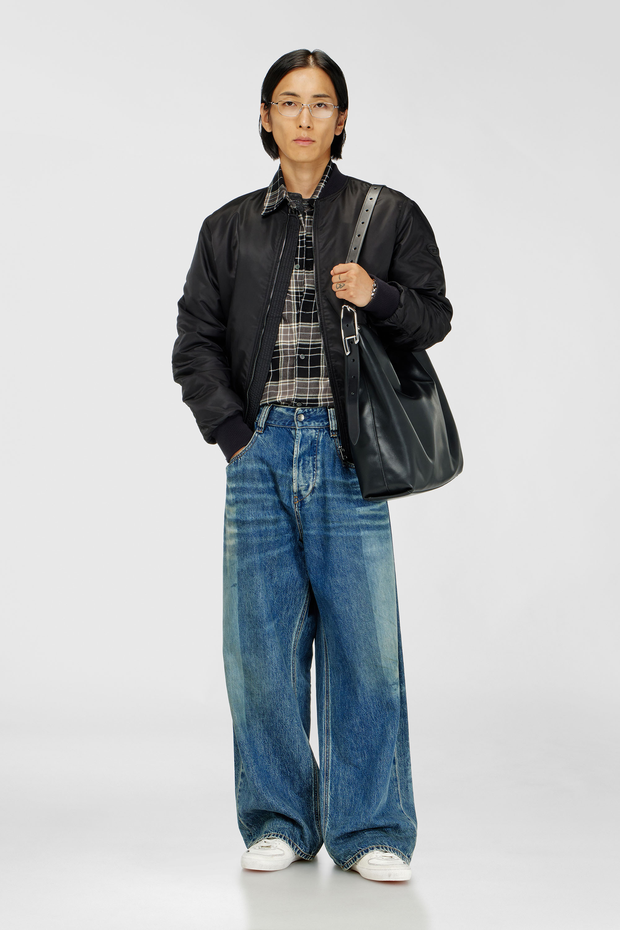 Diesel - J-ROSS-T92, Bomber en nylon avec finitions c&ocirc;tel&eacute;es Homme in Noir - 2