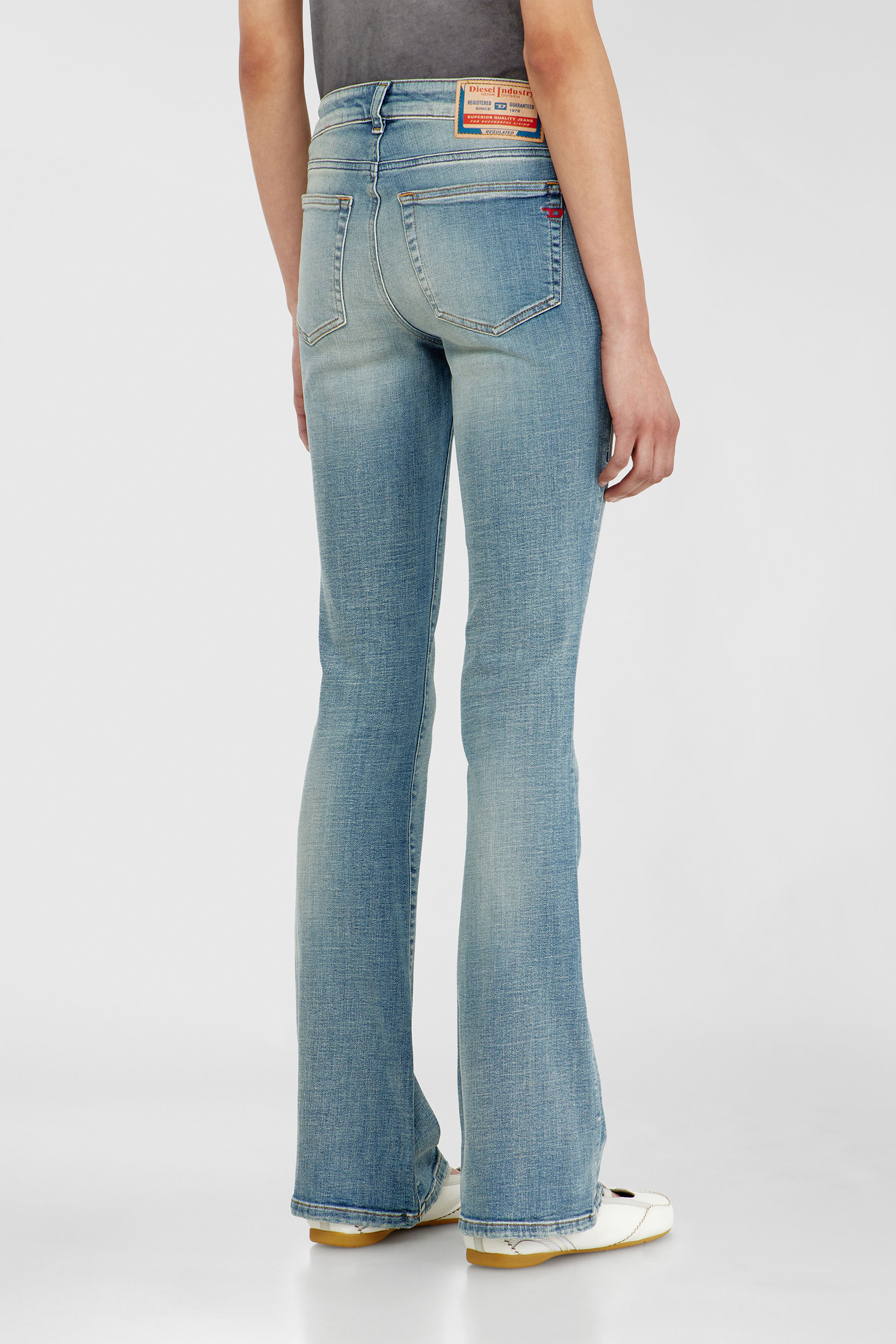 Diesel - Bootcut Jeans 1969 D-Ebbey 09P42 Femme, Bleu Clair - Image 5