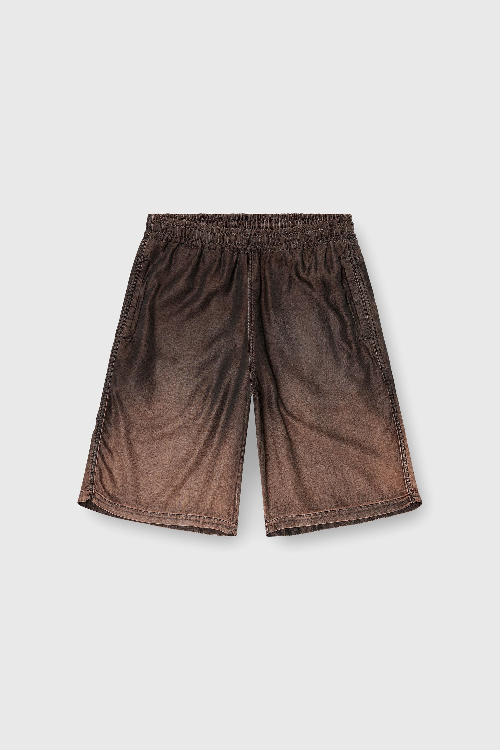 Diesel - D-RODER-SHORT-S, Bermuda d&eacute;contract&eacute; en denim enduit fluide Mixte in Marron - 2
