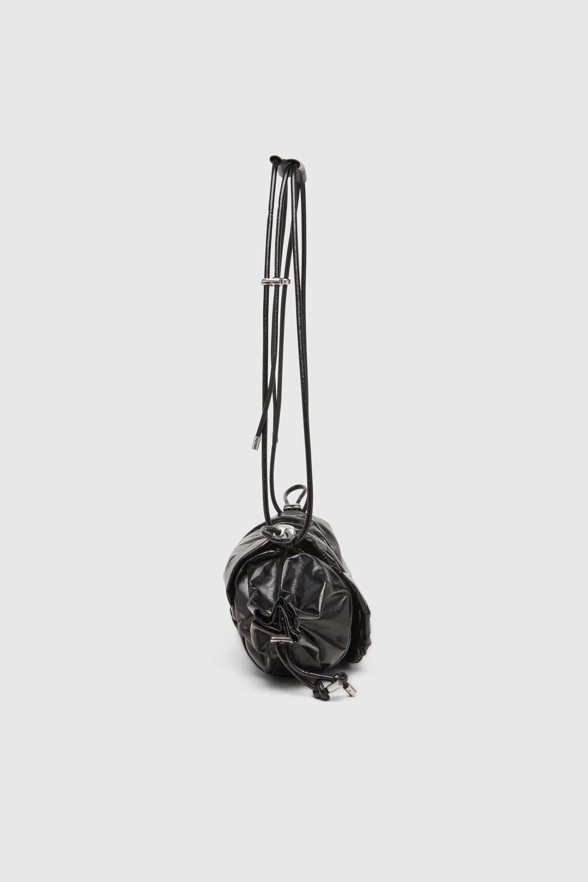 Diesel - SCRUNCH-D SHOULDER M, Scrunch-D M-Sac &agrave; bandouli&egrave;re en cuir froiss&eacute; brillant Femme in Noir - 5