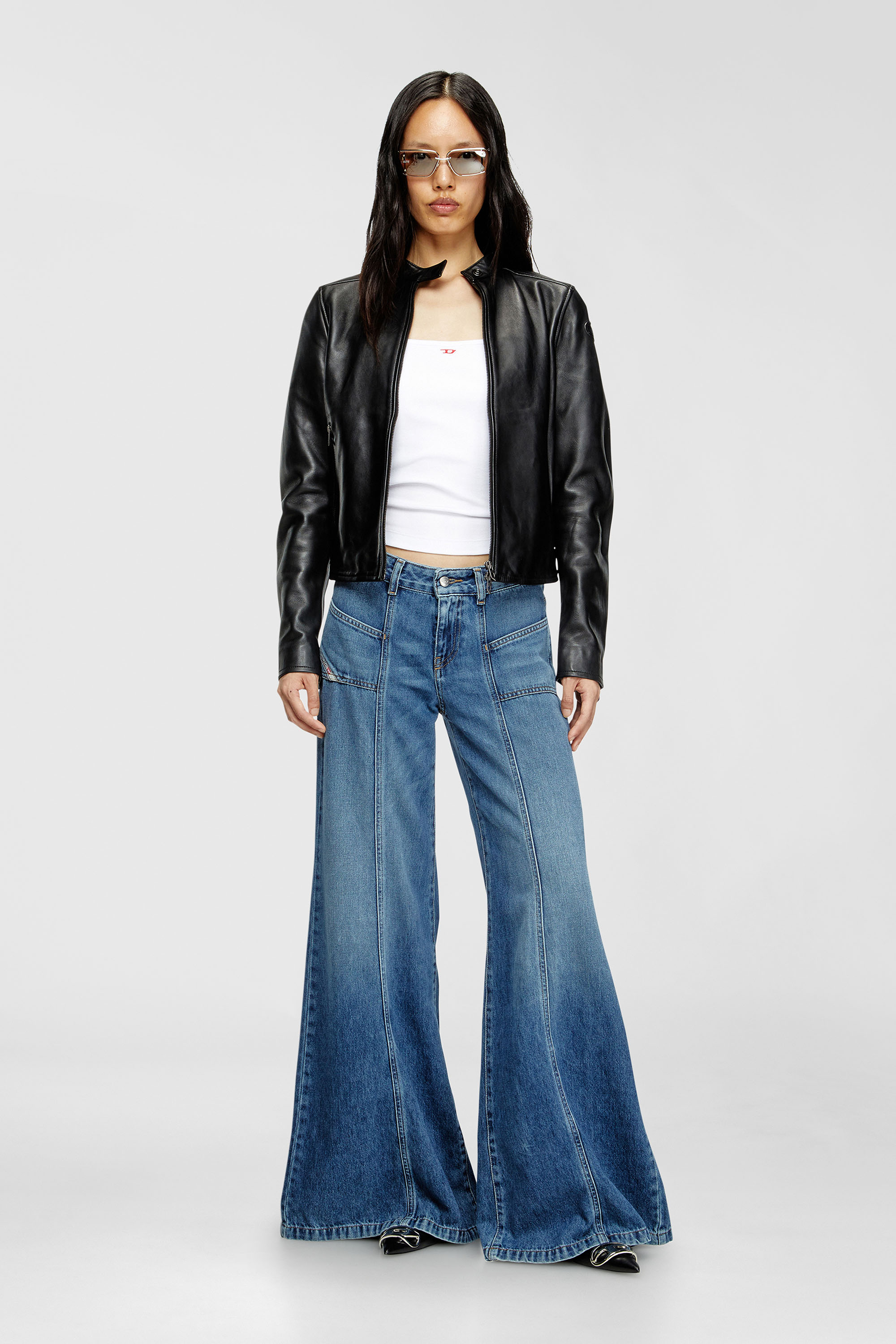 Diesel - Flare Jeans D-Akii 09M56 Femme, Bleu moyen - Image 1