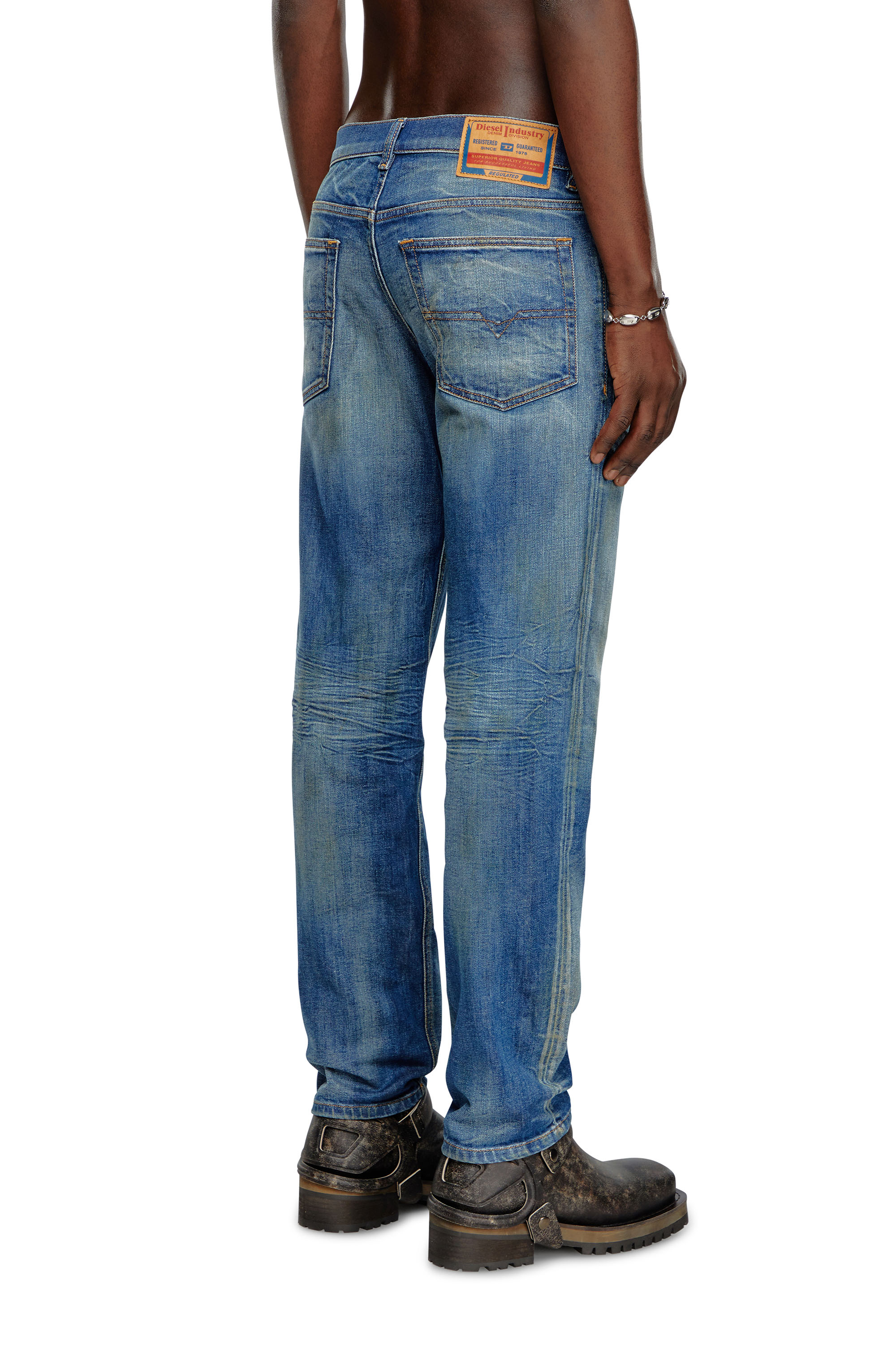 Diesel - Tapered Jeans 2023 D-Finitive 09J66, Bleu moyen - Image 4