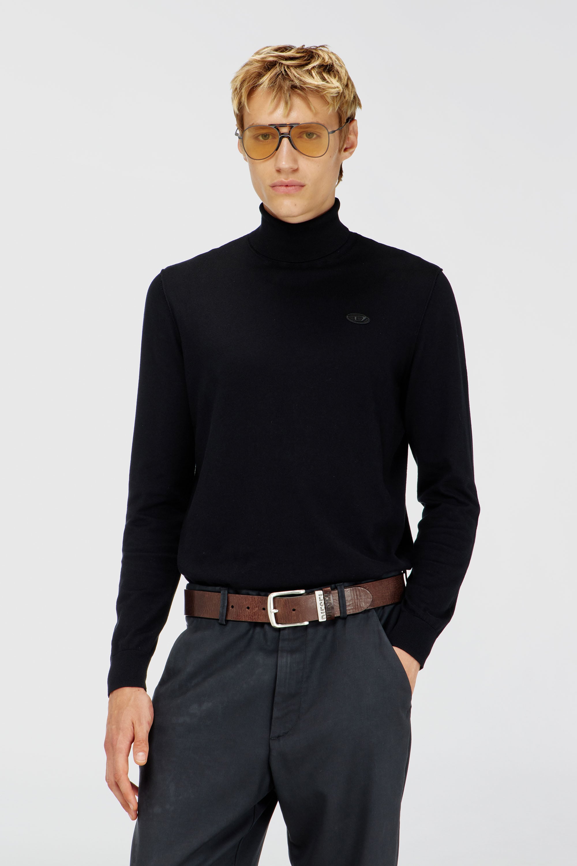 Diesel - K-FREEX-LUP-TAG-T92, Col roul&eacute; en coton avec patch logo Oval D Homme in Noir - 1