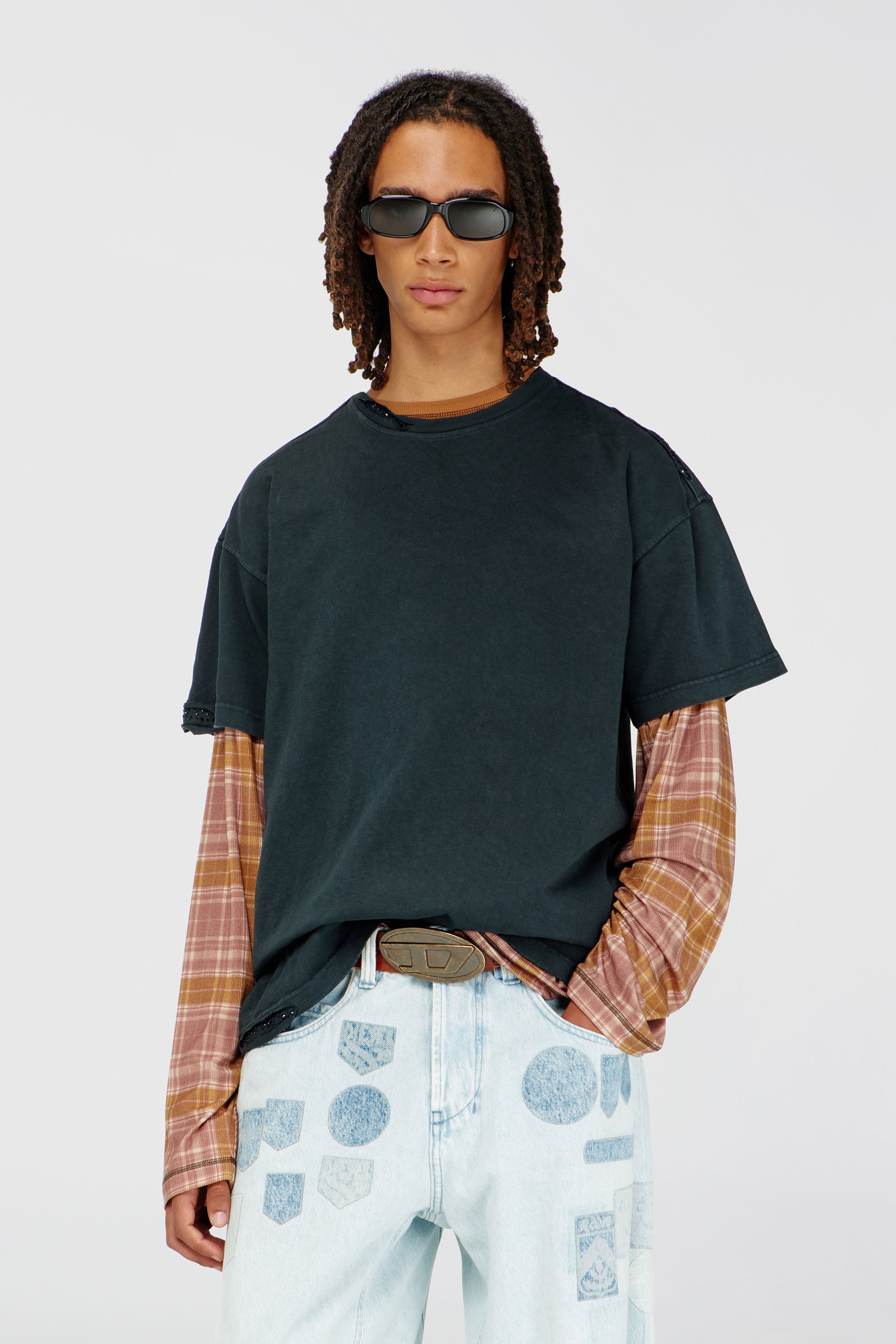 Diesel - T-NORM-CRYSTALS, T-shirt avec bords effiloch&eacute;s et d&eacute;tails en cristal Homme in Noir - 1