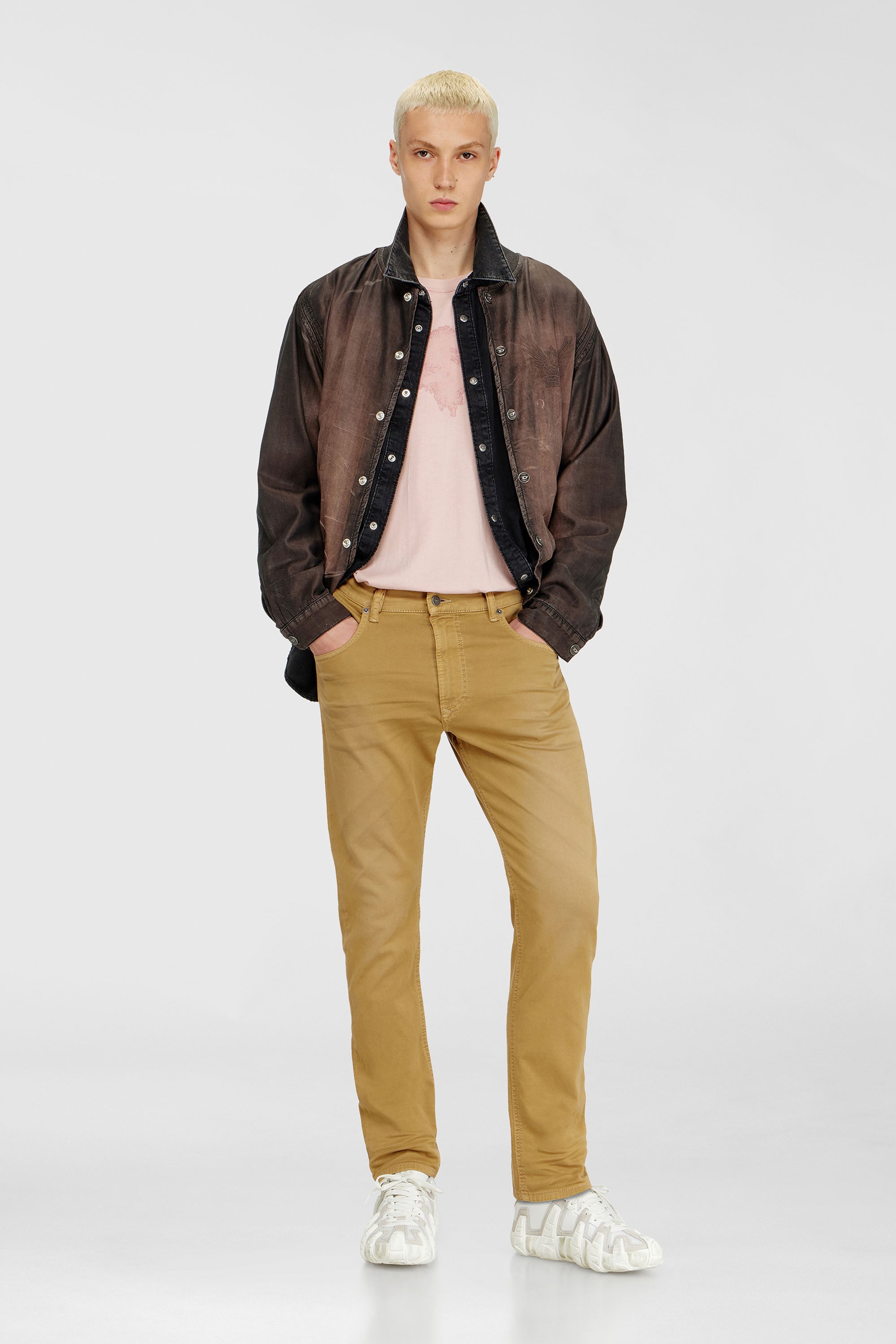 Diesel - Regular 2032 D-Krooley-BW Joggjeans&reg; 0670M Homme, Beige Fonc&eacute; - Image 2