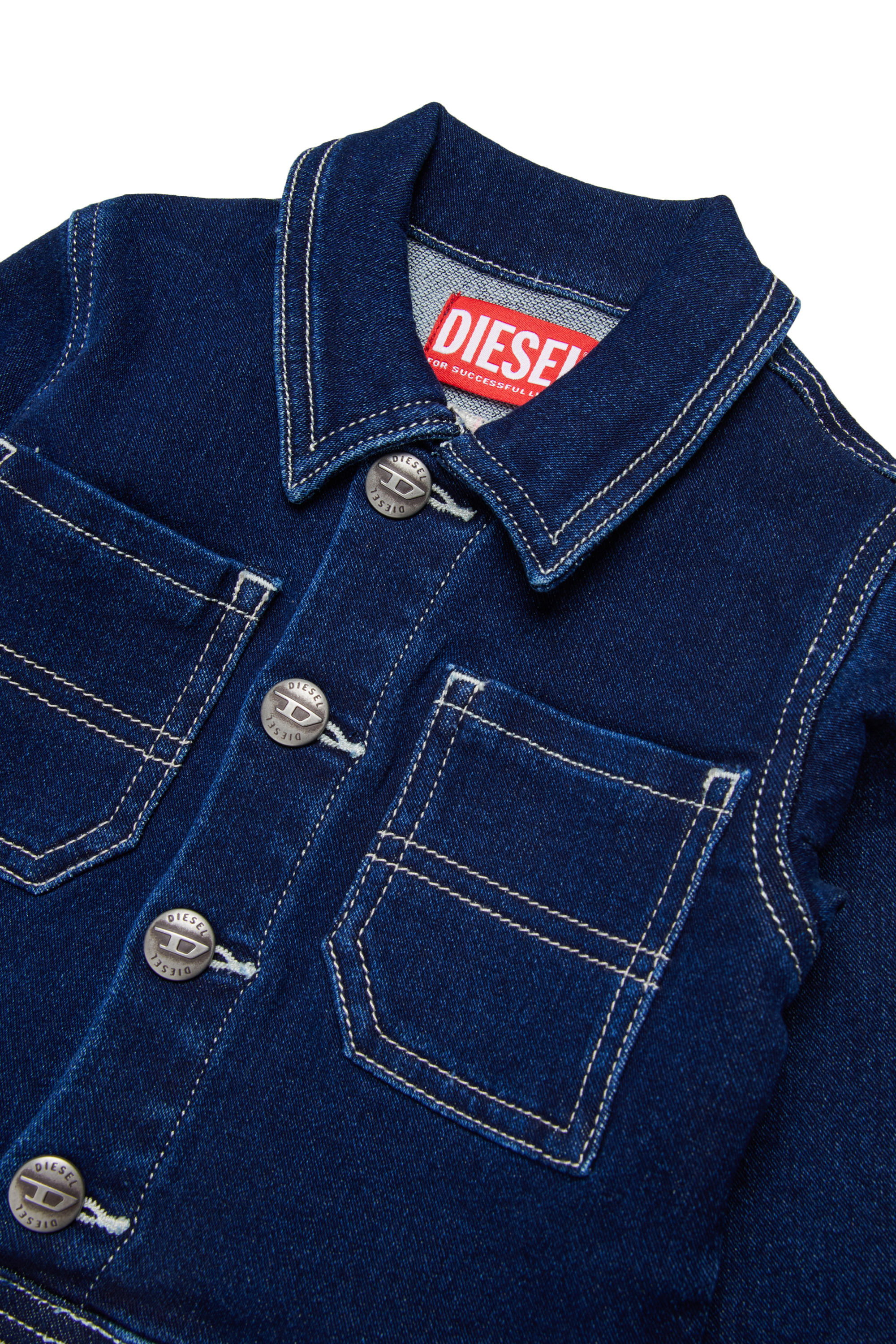 Diesel - JOMYB JJJ, Veste JoggJeans avec broderie au dos Mixte in Bleu - 3