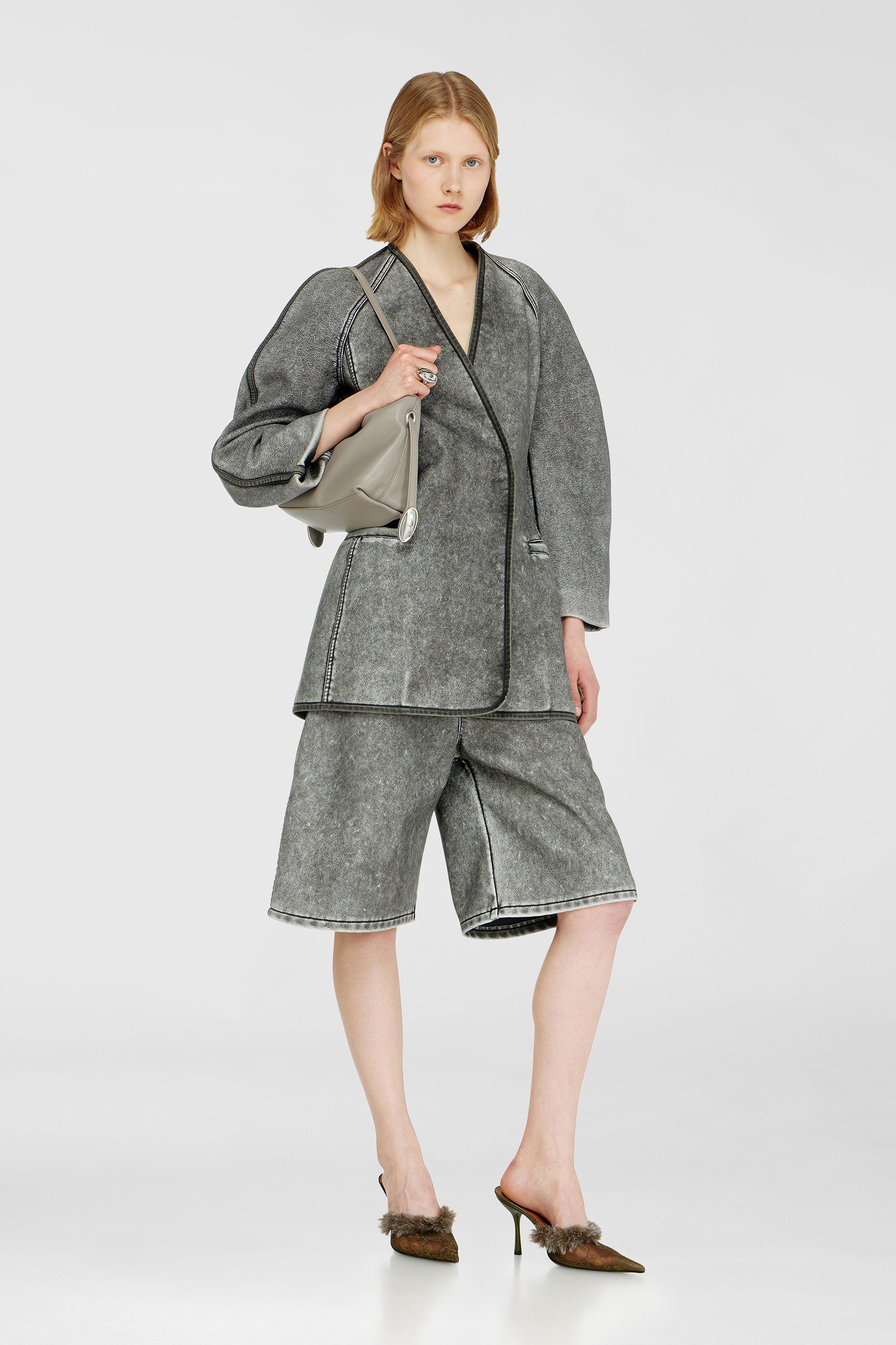 Diesel - P-ARLOR, Bermuda en PU Femme in Gris - 1