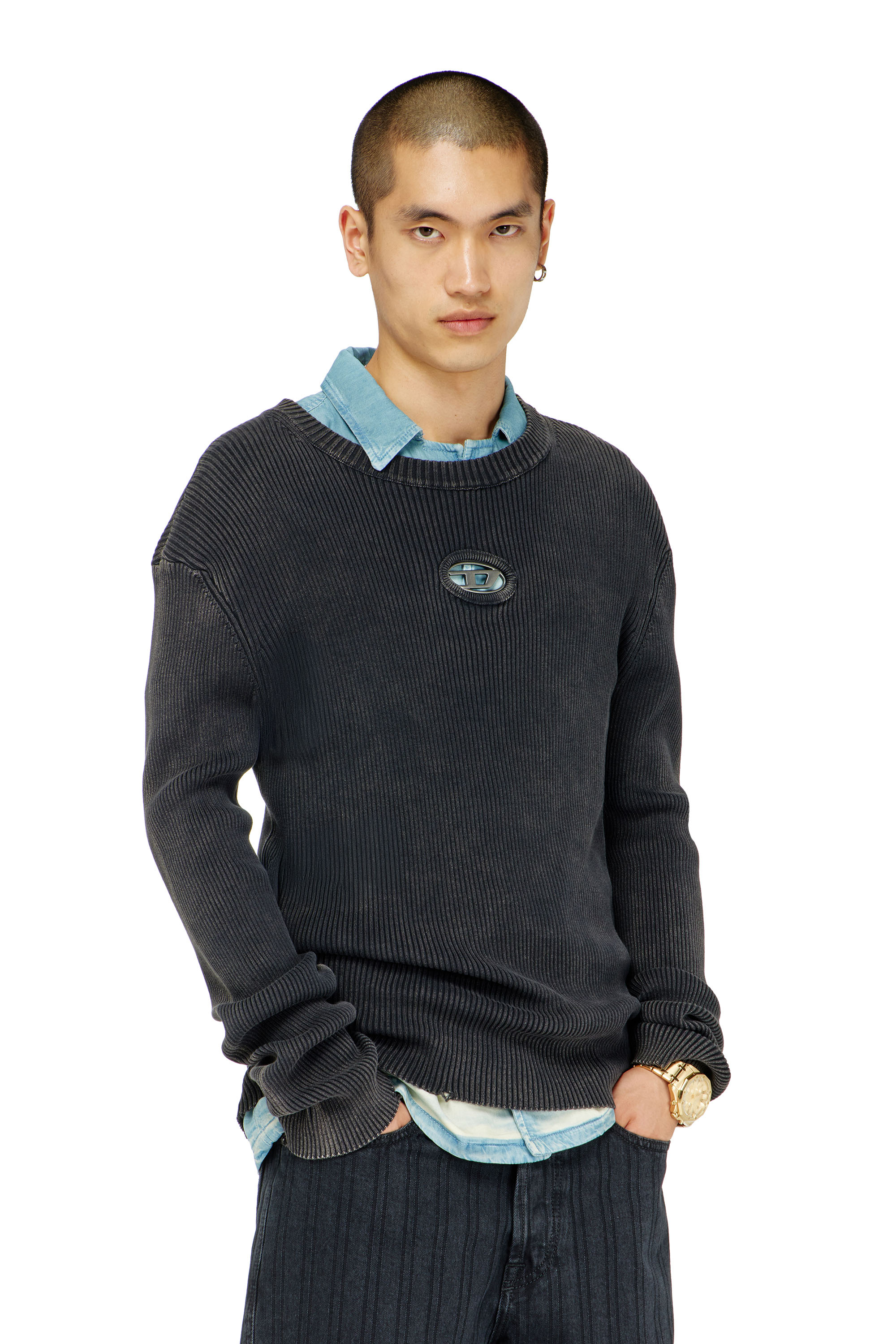 Diesel - K-DARIN-D, Pull effet vieilli avec logo cut-out Homme in Noir - 3