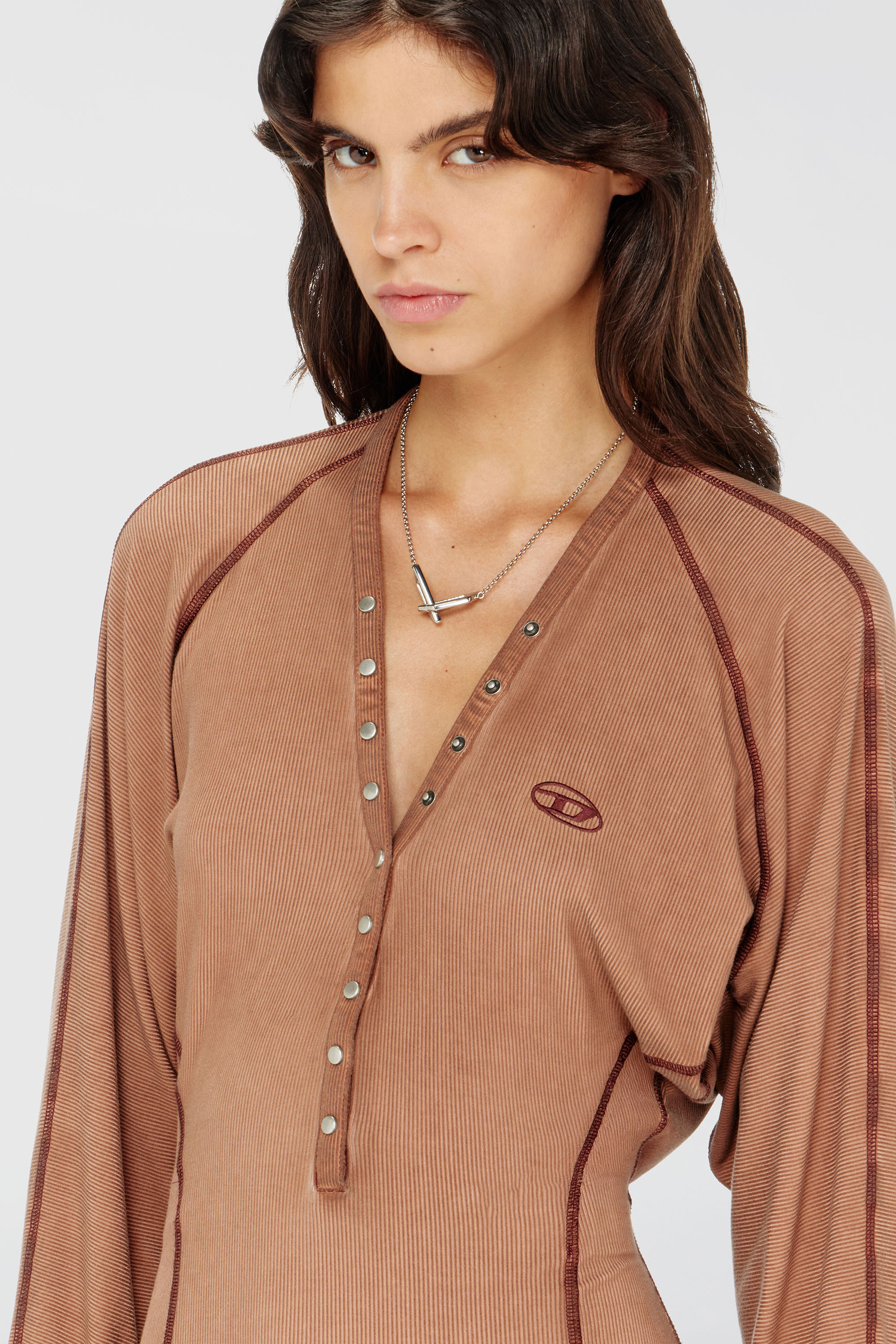 Diesel - D-ISERINA, Robe midi en jersey c&ocirc;tel&eacute; &agrave; manches chauve-souris Femme in Marron - 5