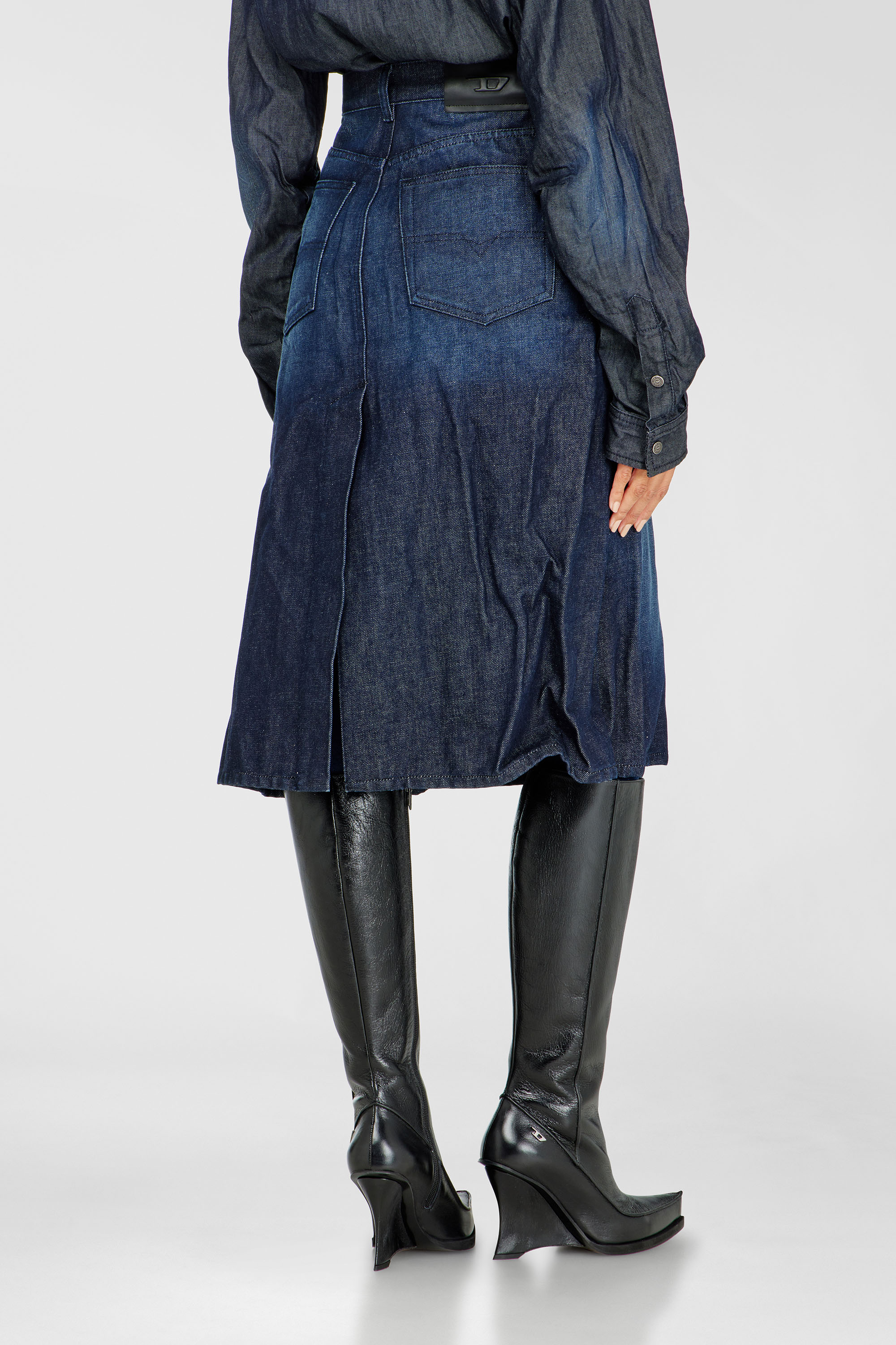 Diesel - DE-IRTI-FSJ, Jupe midi en denim froiss&eacute; Femme in Bleu - 4